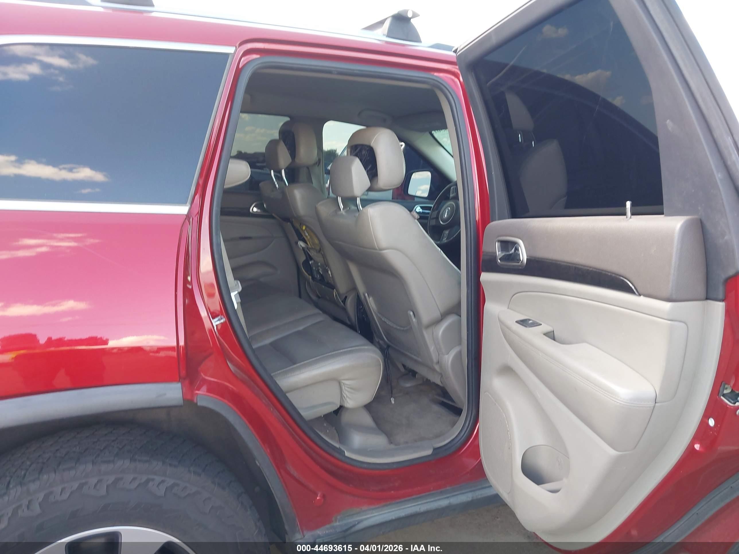 2011 Jeep Grand Cherokee Laredo Red vin: 1J4RS4GG9BC513612