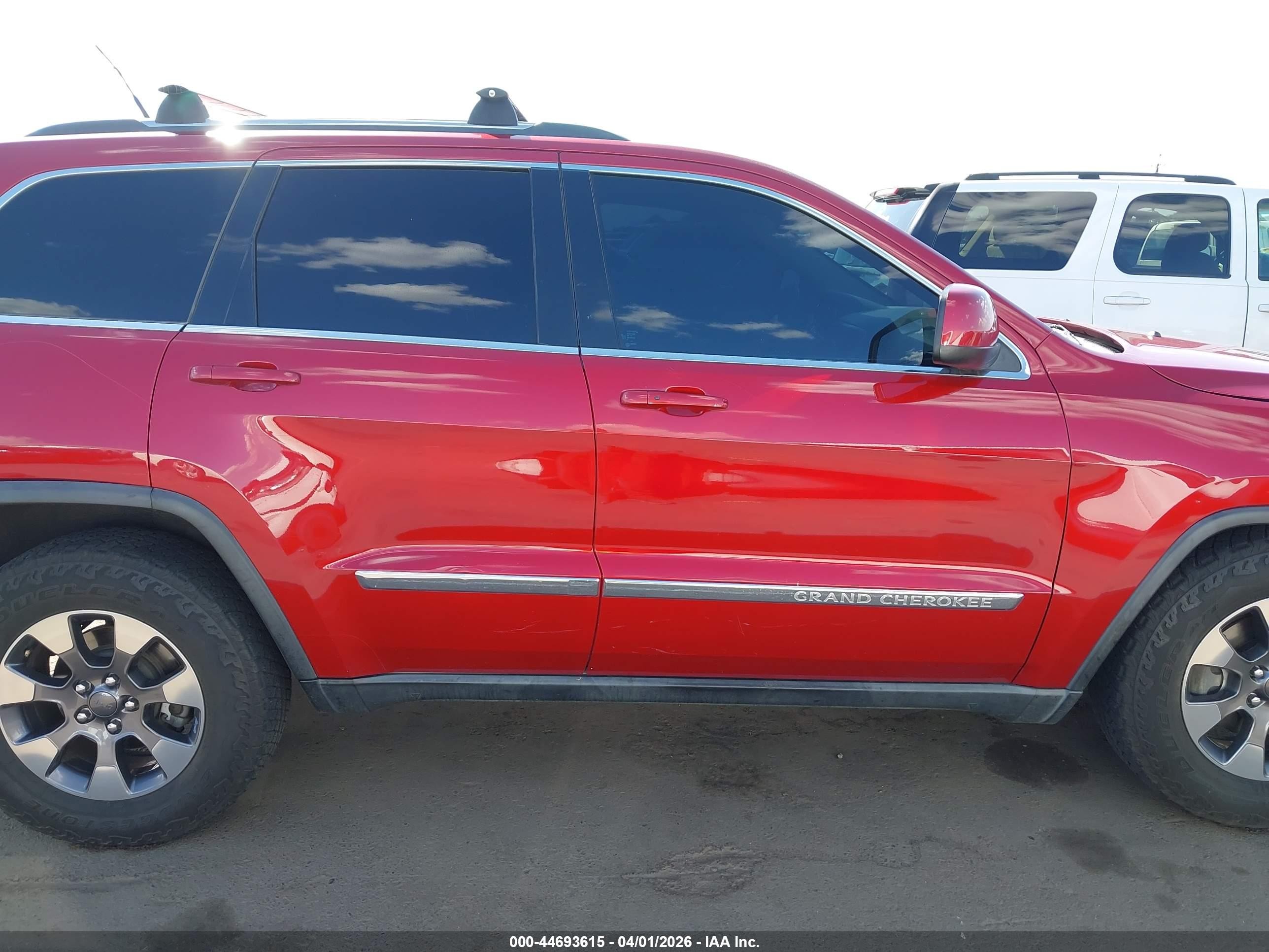 2011 Jeep Grand Cherokee Laredo Red vin: 1J4RS4GG9BC513612