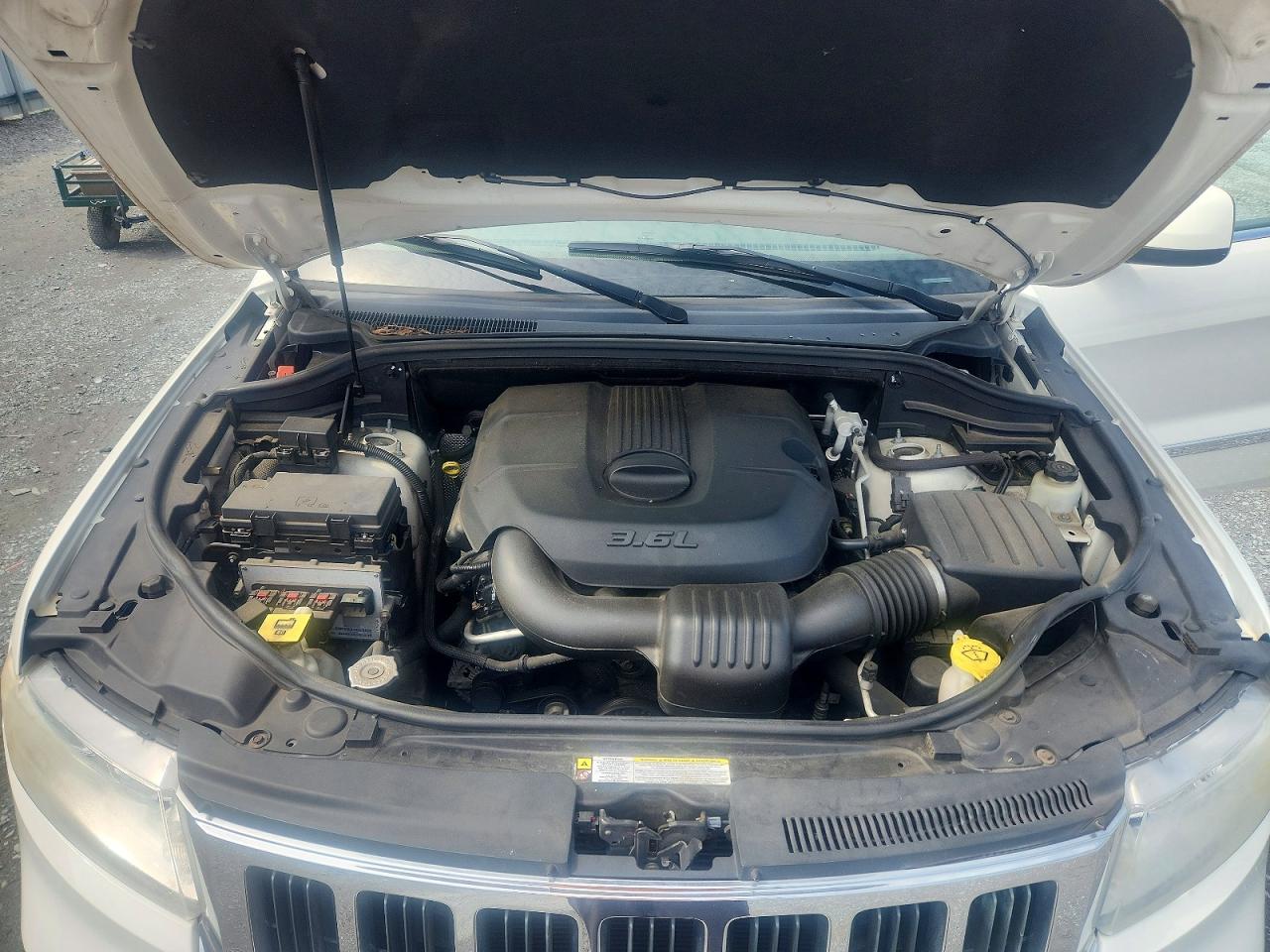 2011 Jeep Grand Cherokee Laredo Белый vin: 1J4RS4GG9BC532113