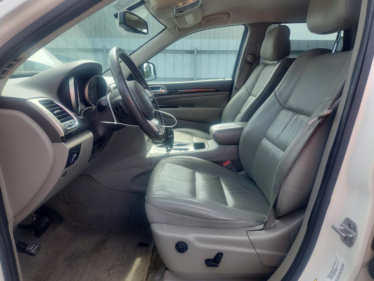 2011 Jeep Grand Cherokee Laredo Белый vin: 1J4RS4GG9BC532113