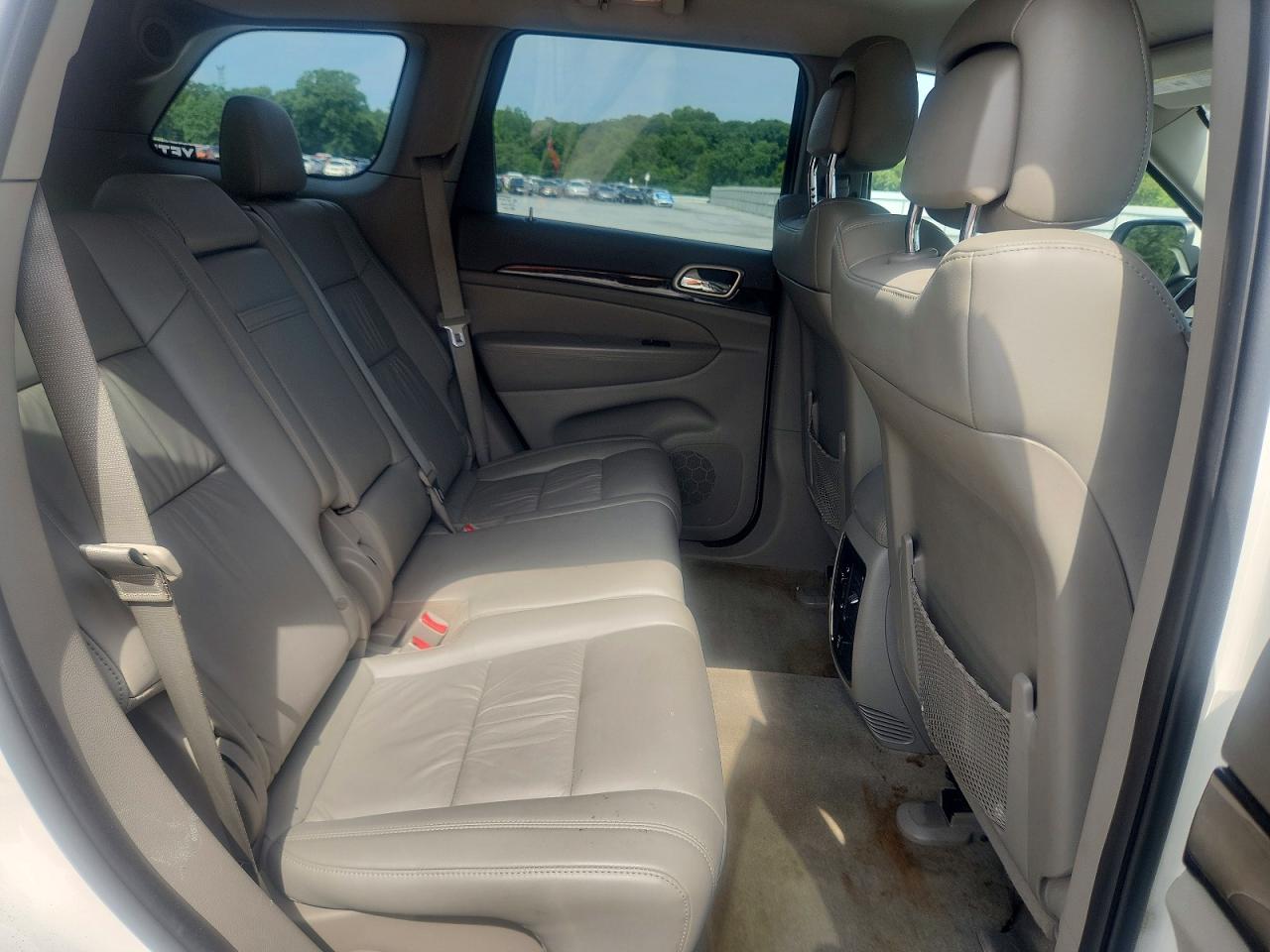 2011 Jeep Grand Cherokee Laredo Белый vin: 1J4RS4GG9BC532113