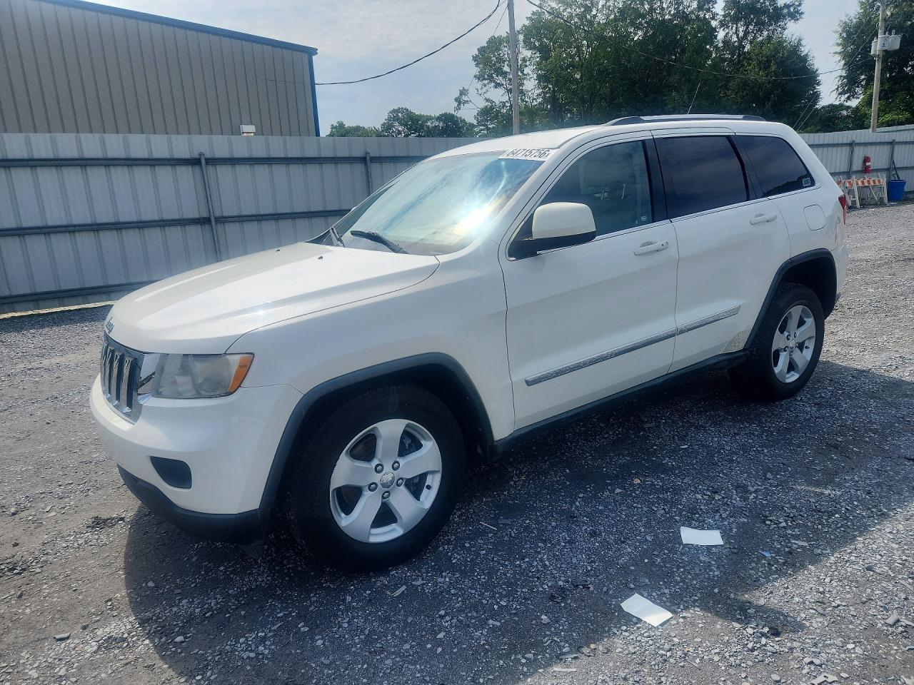 2011 Jeep Grand Cherokee Laredo Белый vin: 1J4RS4GG9BC532113