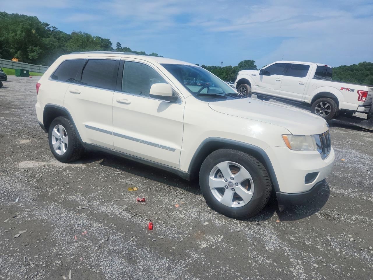 2011 Jeep Grand Cherokee Laredo Белый vin: 1J4RS4GG9BC532113