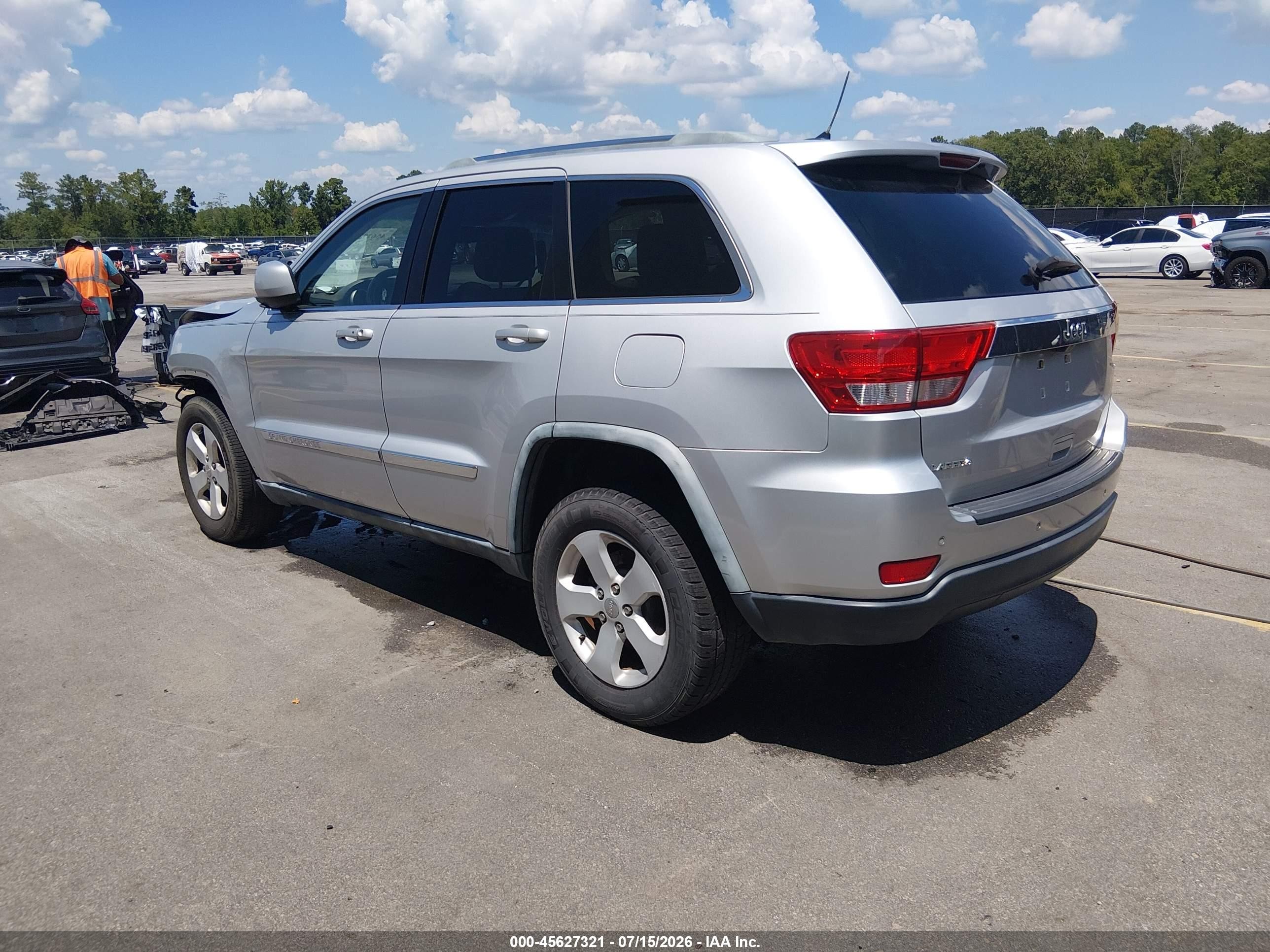 2011 Jeep Grand Cherokee Laredo Silver vin: 1J4RS4GG9BC582915