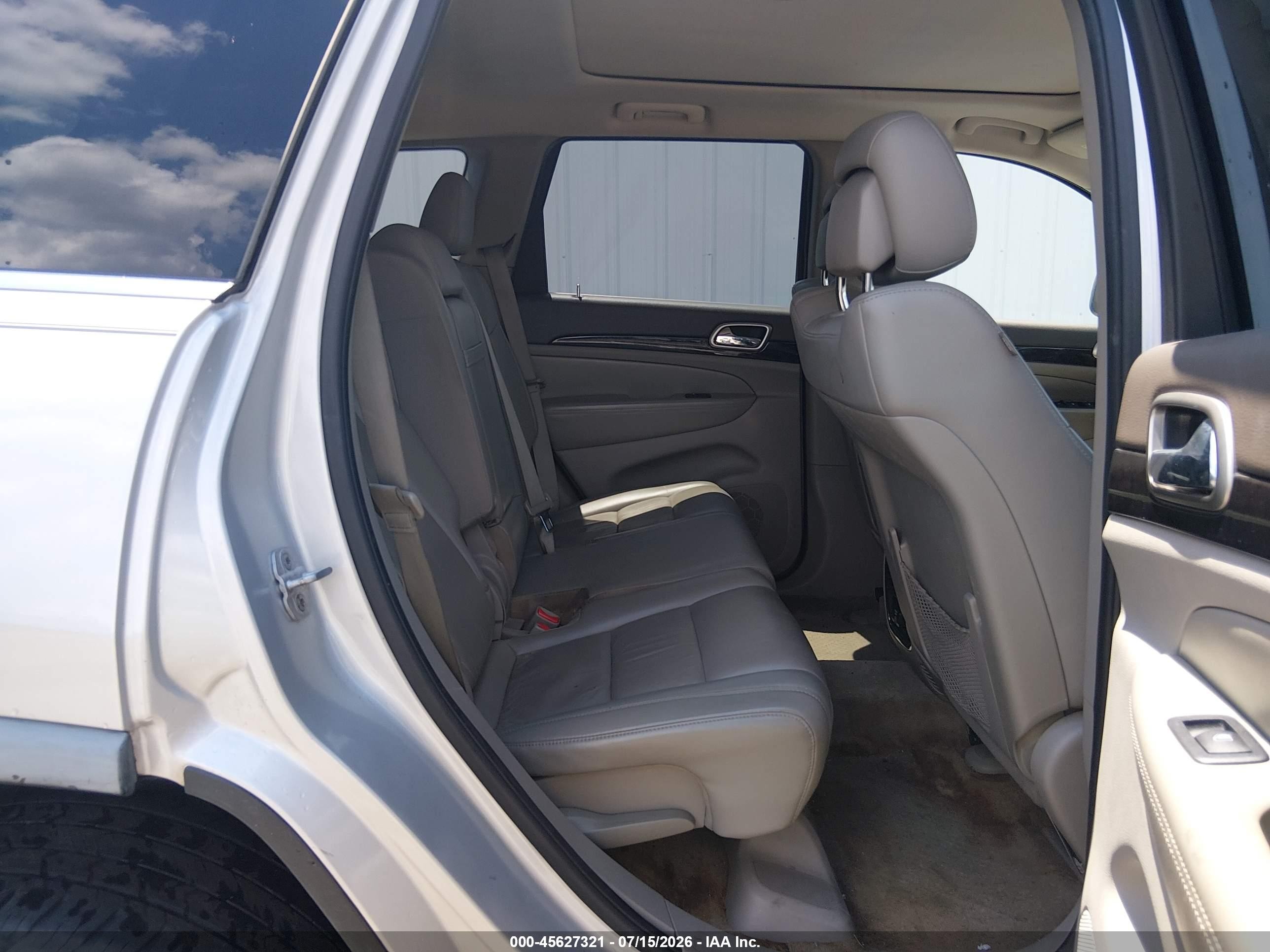 2011 Jeep Grand Cherokee Laredo Silver vin: 1J4RS4GG9BC582915