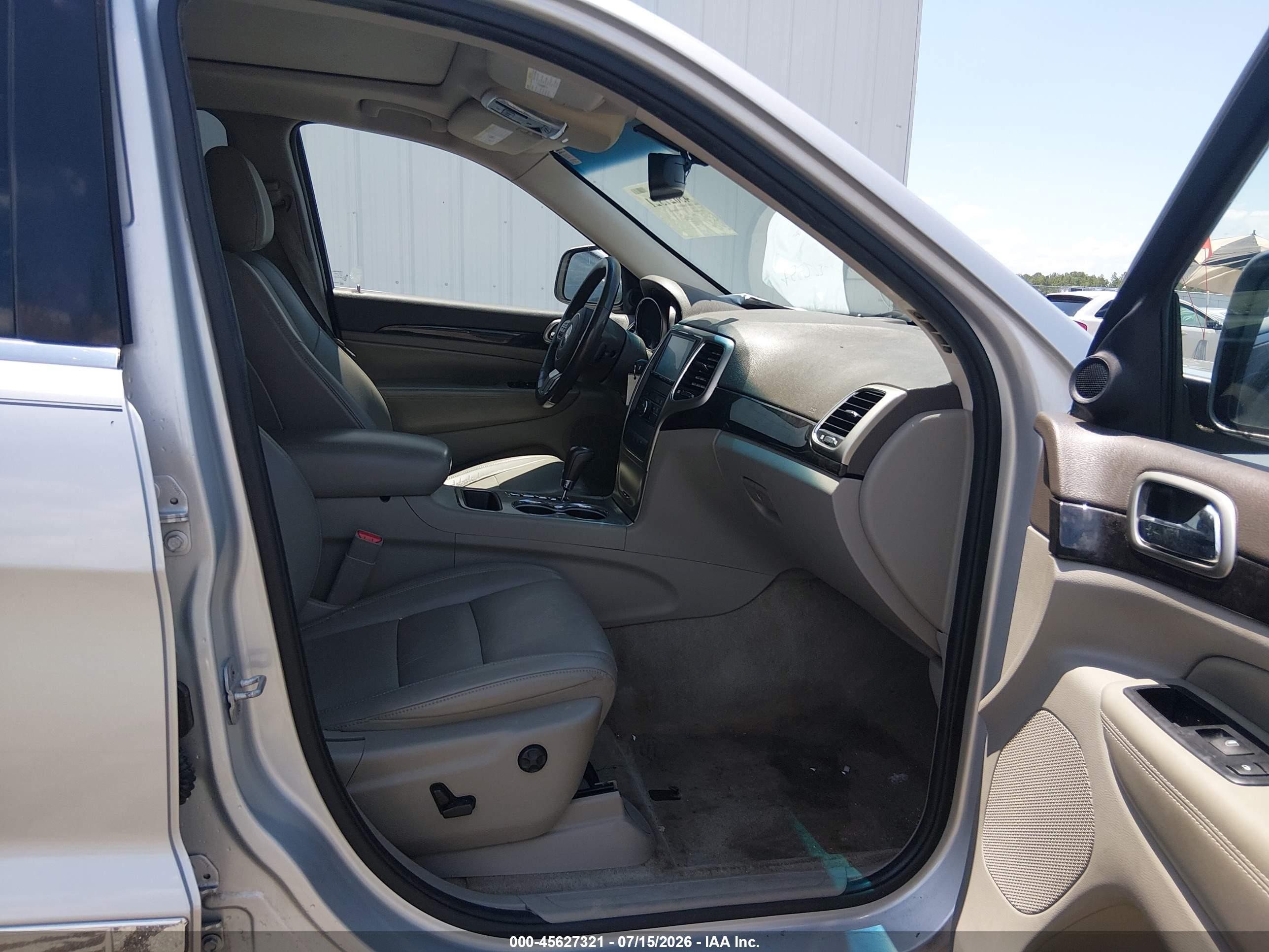 2011 Jeep Grand Cherokee Laredo Silver vin: 1J4RS4GG9BC582915