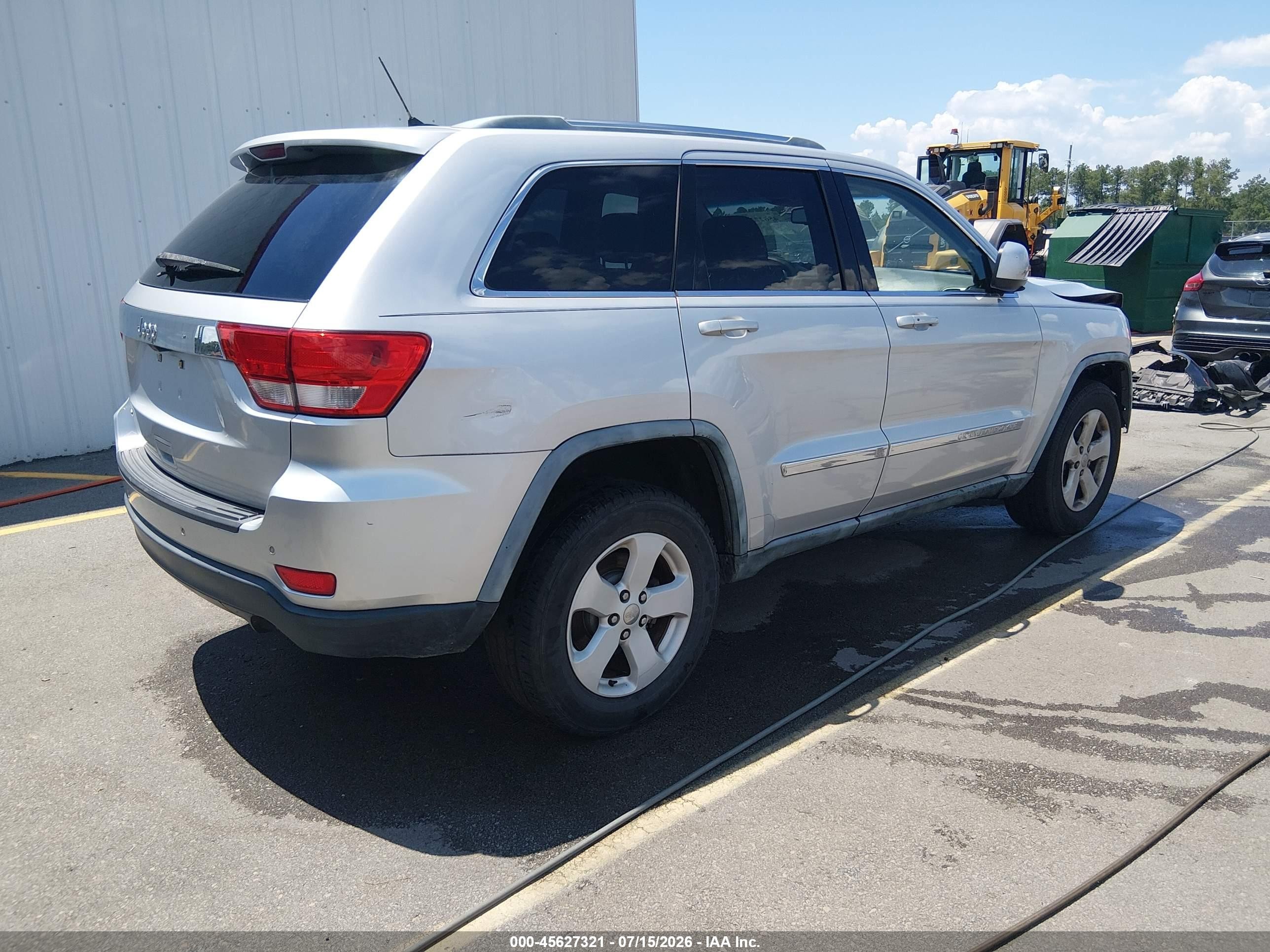 2011 Jeep Grand Cherokee Laredo Silver vin: 1J4RS4GG9BC582915