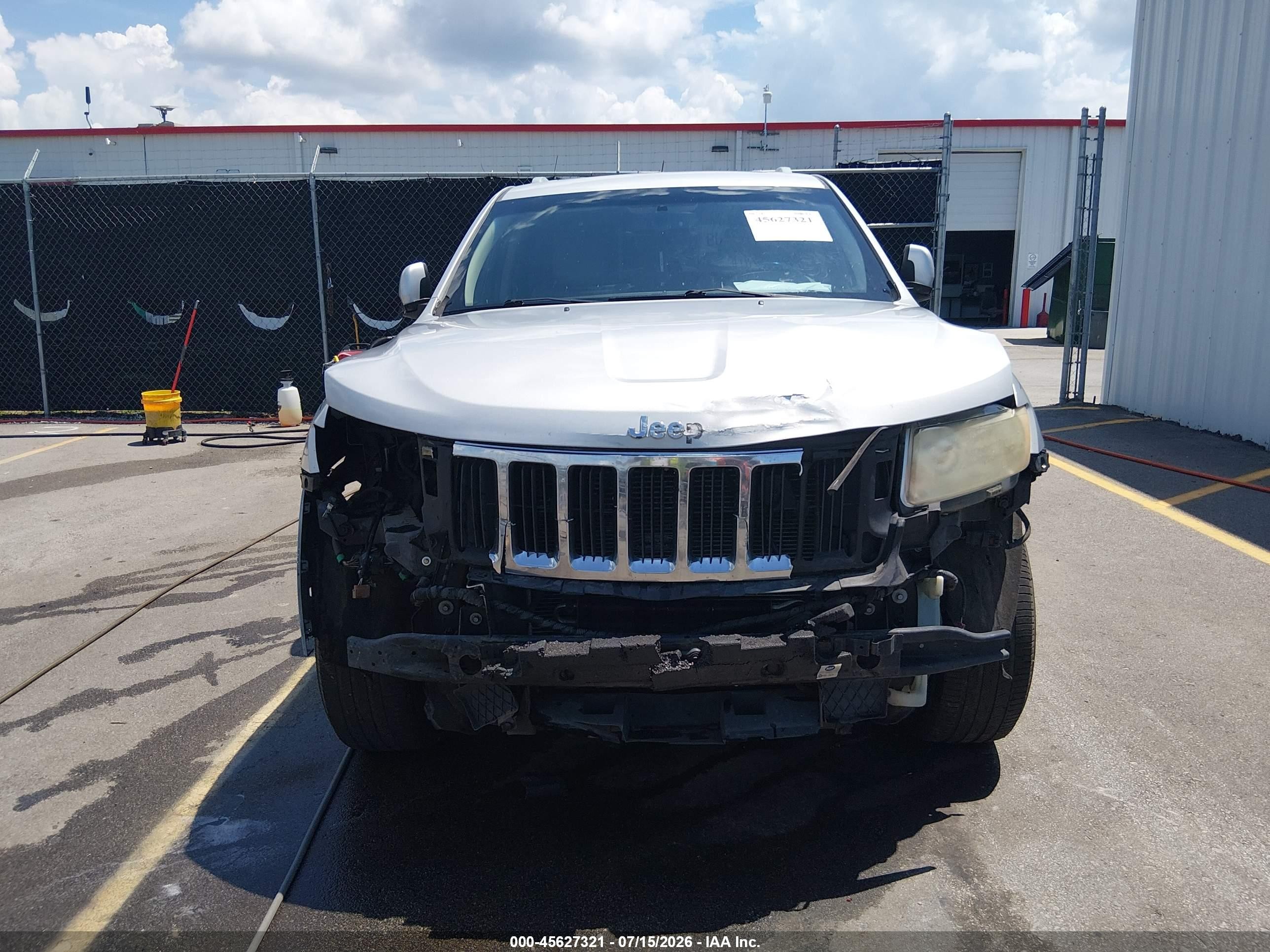 2011 Jeep Grand Cherokee Laredo Silver vin: 1J4RS4GG9BC582915