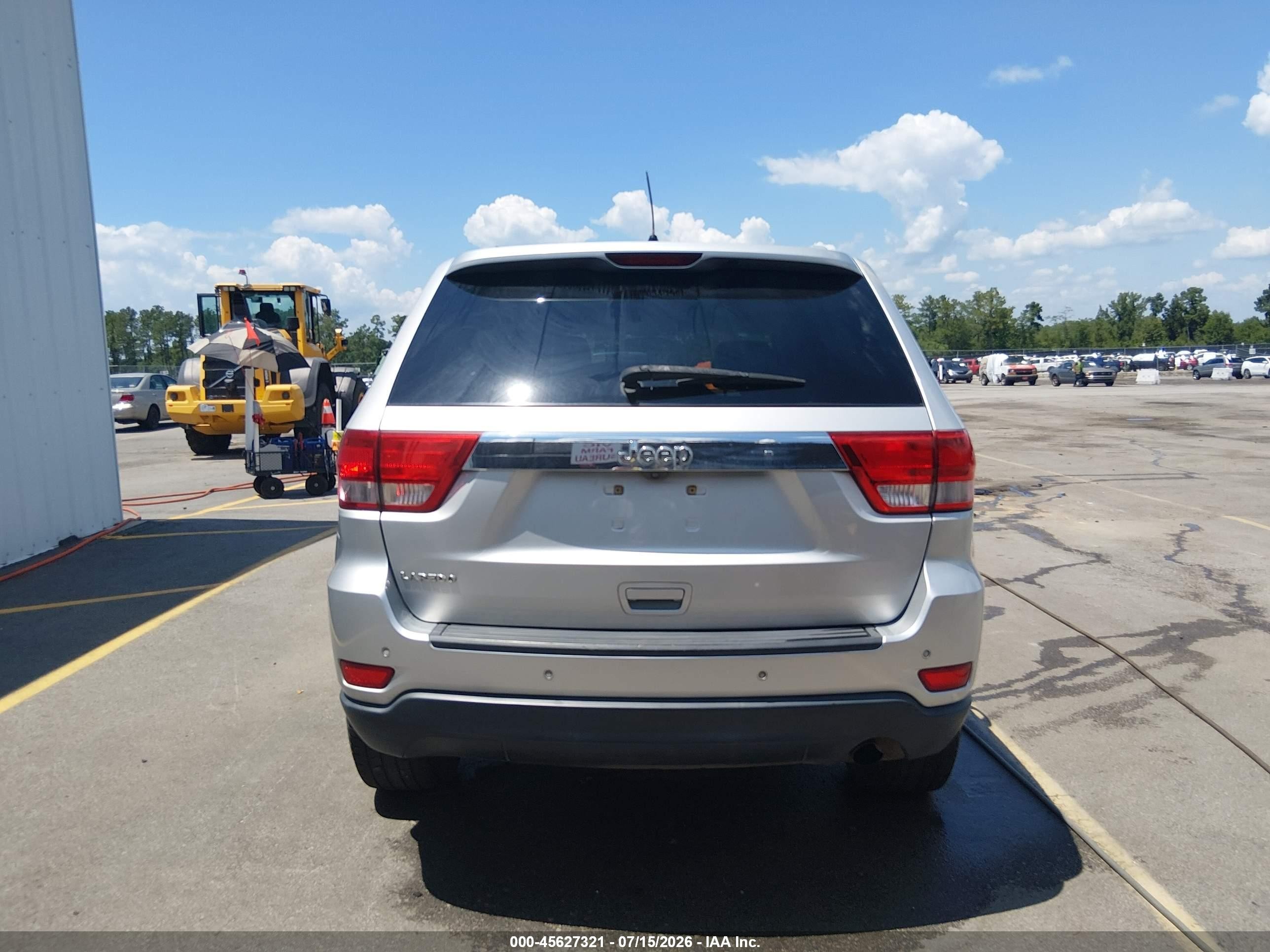2011 Jeep Grand Cherokee Laredo Silver vin: 1J4RS4GG9BC582915