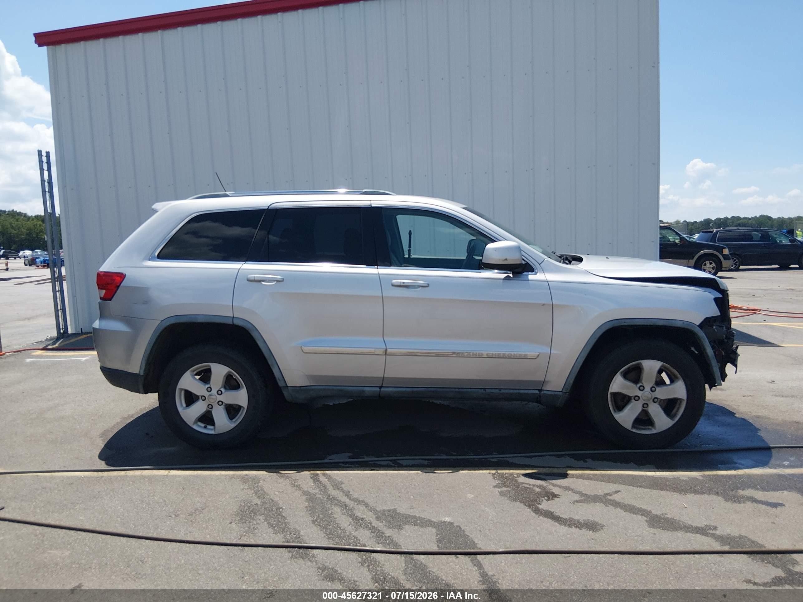 2011 Jeep Grand Cherokee Laredo Silver vin: 1J4RS4GG9BC582915