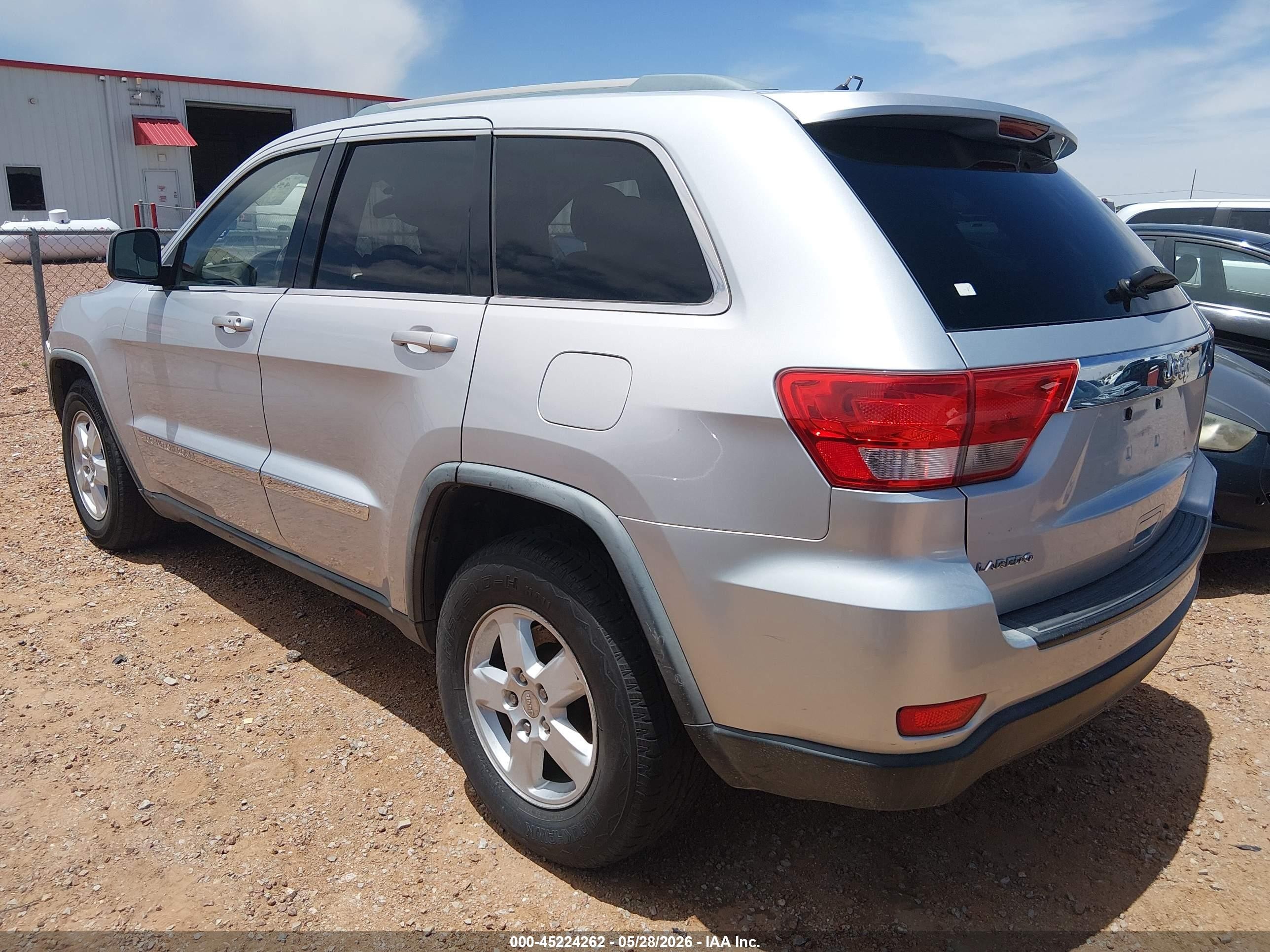 2011 Jeep Grand Cherokee Laredo Серебряный vin: 1J4RS4GG9BC618022