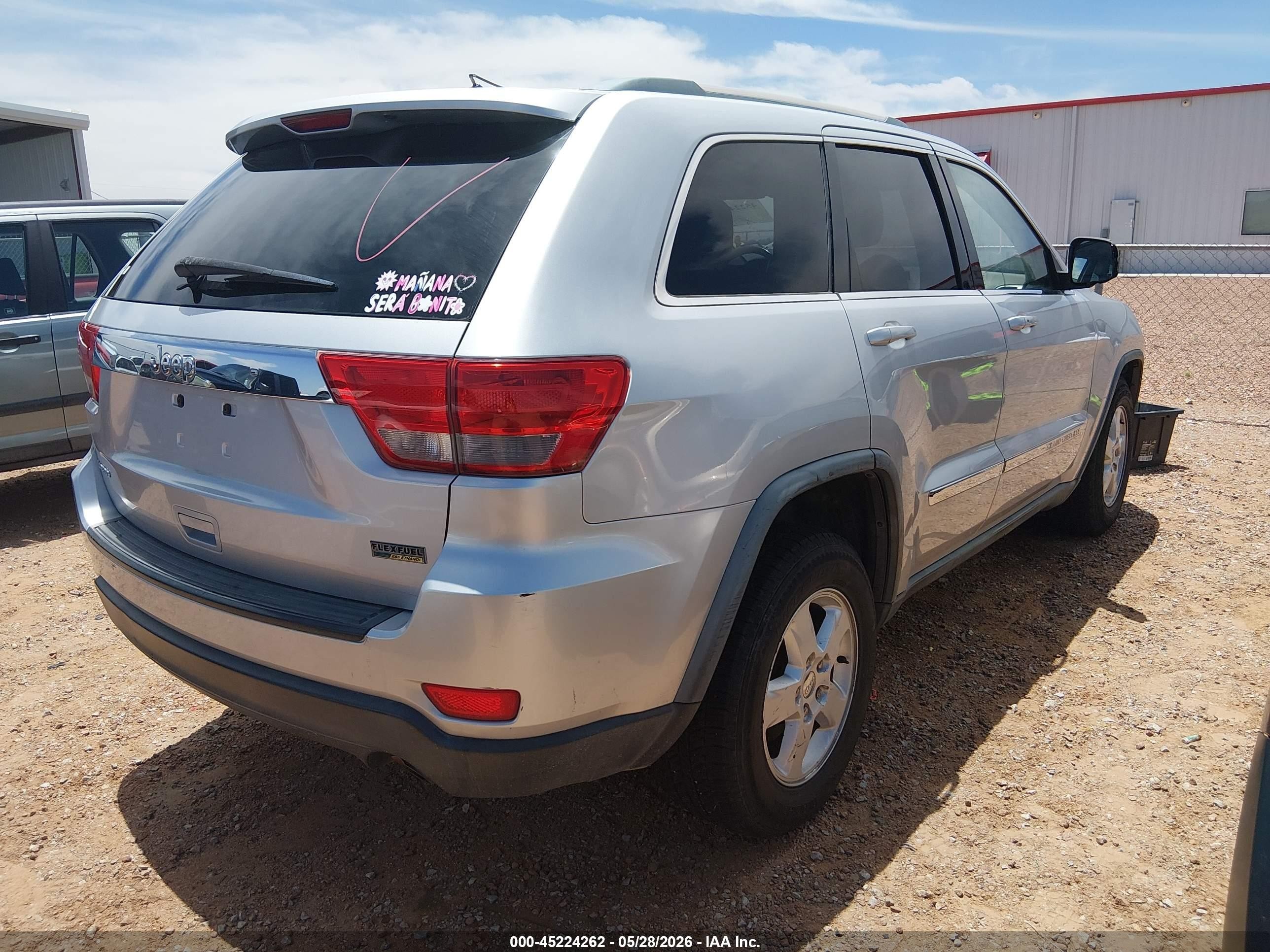 2011 Jeep Grand Cherokee Laredo Серебряный vin: 1J4RS4GG9BC618022