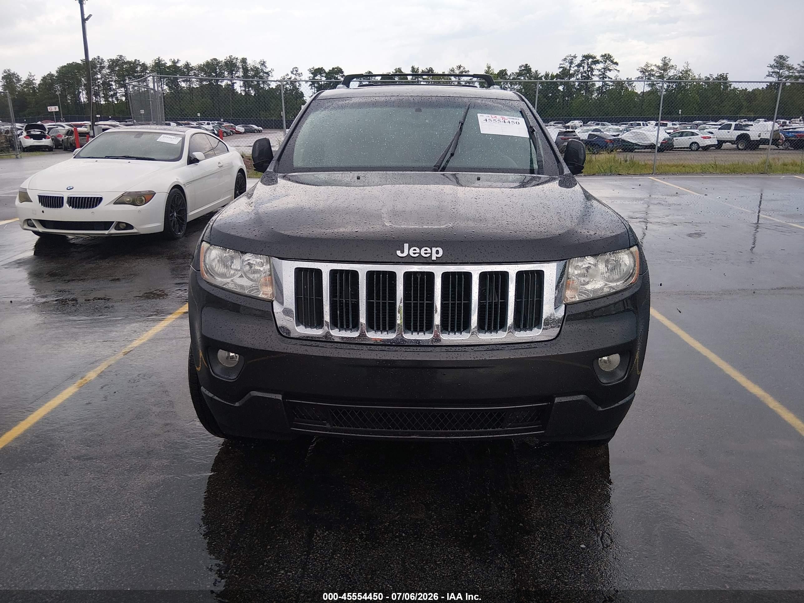 2011 Jeep Grand Cherokee Laredo Gray vin: 1J4RS4GG9BC644880