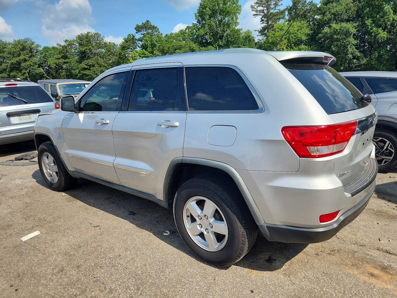 2011 Jeep Grand Cherokee Laredo Silver vin: 1J4RS4GGXBC643964