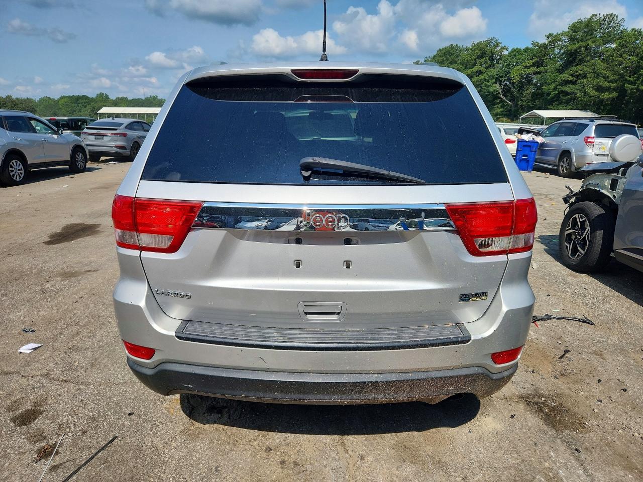 2011 Jeep Grand Cherokee Laredo Silver vin: 1J4RS4GGXBC643964