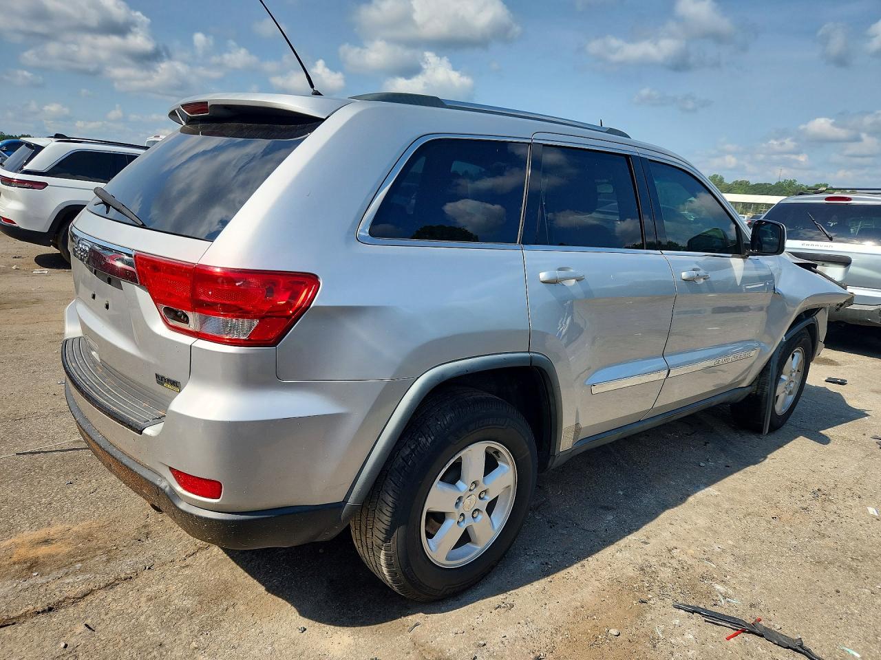 2011 Jeep Grand Cherokee Laredo Silver vin: 1J4RS4GGXBC643964