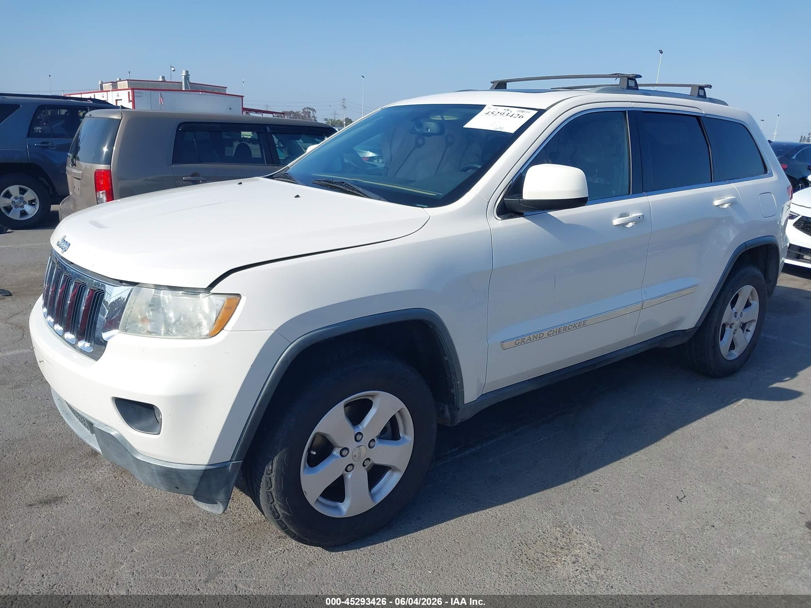2011 Jeep Grand Cherokee Laredo White vin: 1J4RS4GGXBC684689