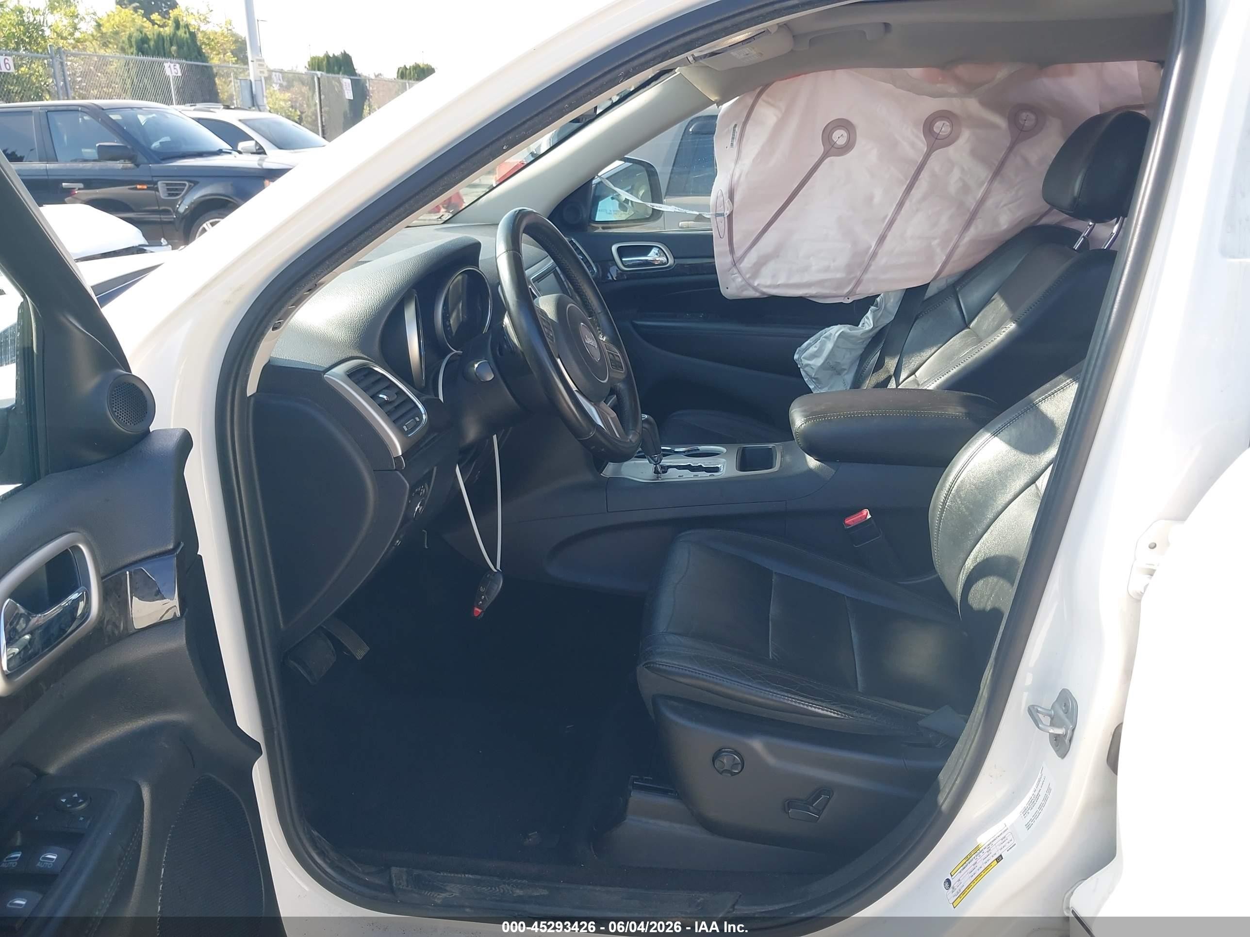 2011 Jeep Grand Cherokee Laredo White vin: 1J4RS4GGXBC684689