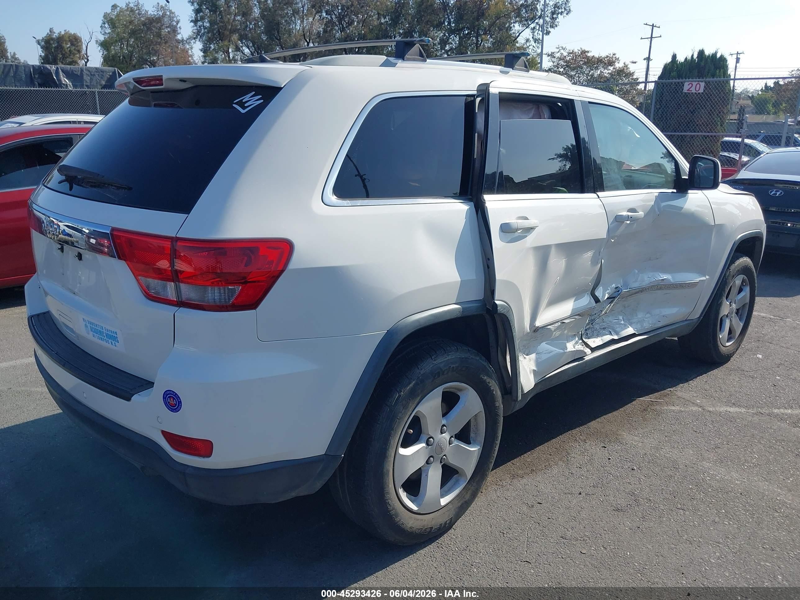 2011 Jeep Grand Cherokee Laredo White vin: 1J4RS4GGXBC684689
