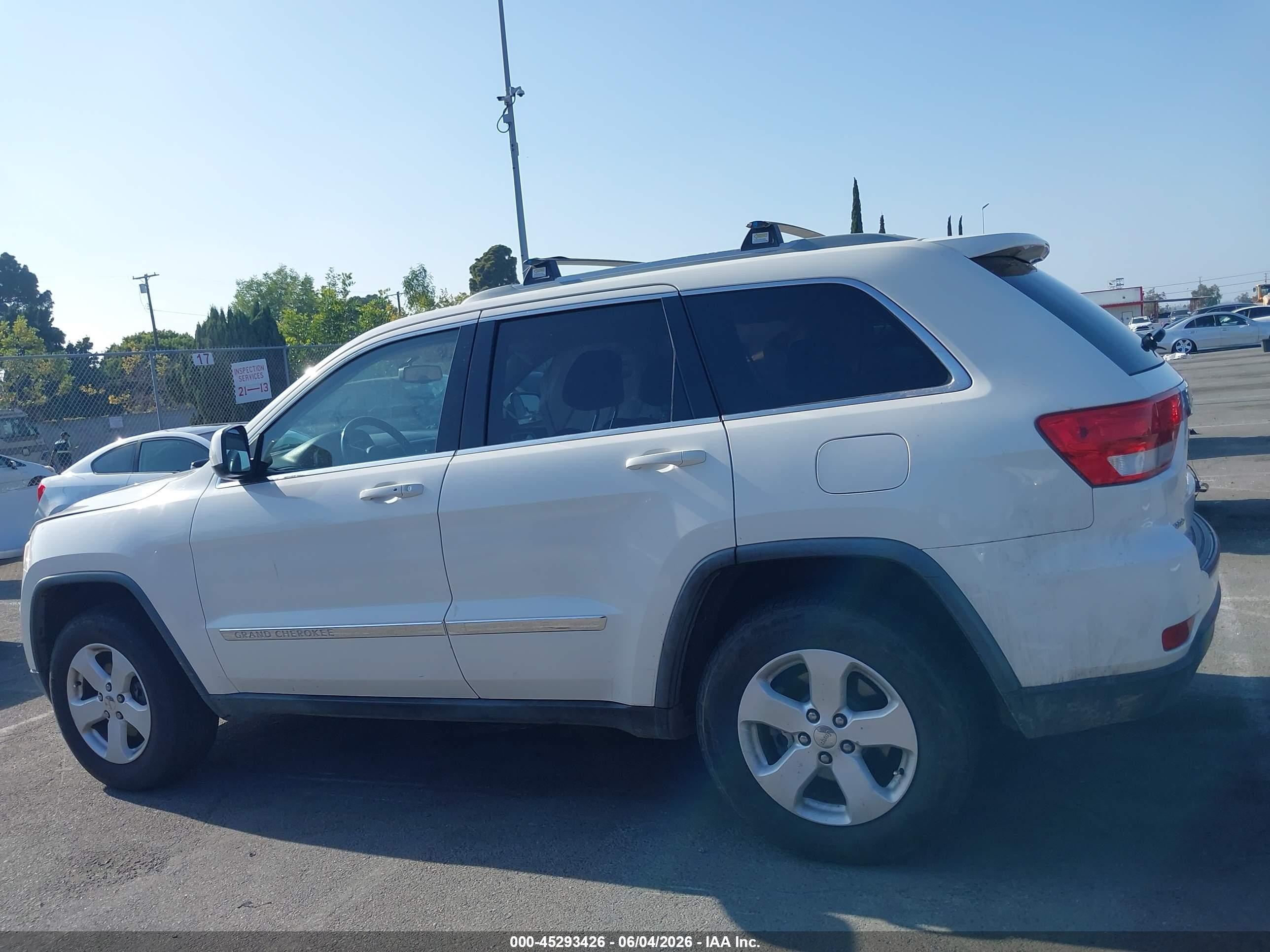 2011 Jeep Grand Cherokee Laredo White vin: 1J4RS4GGXBC684689