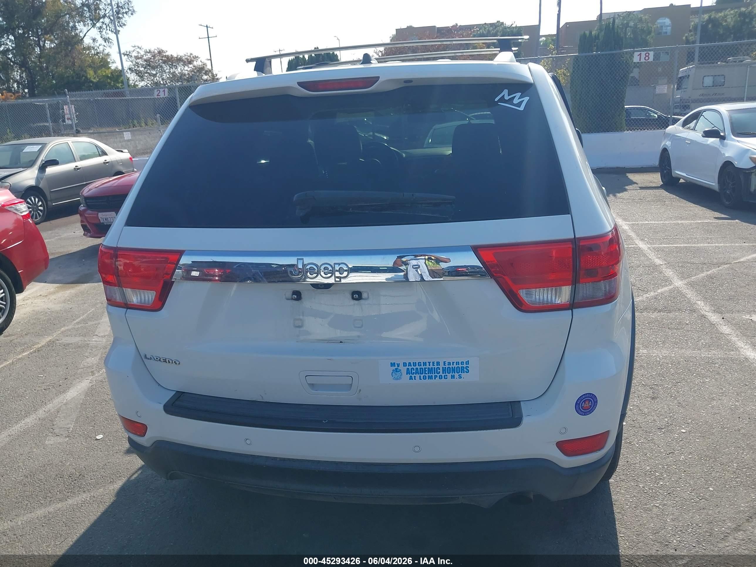 2011 Jeep Grand Cherokee Laredo White vin: 1J4RS4GGXBC684689