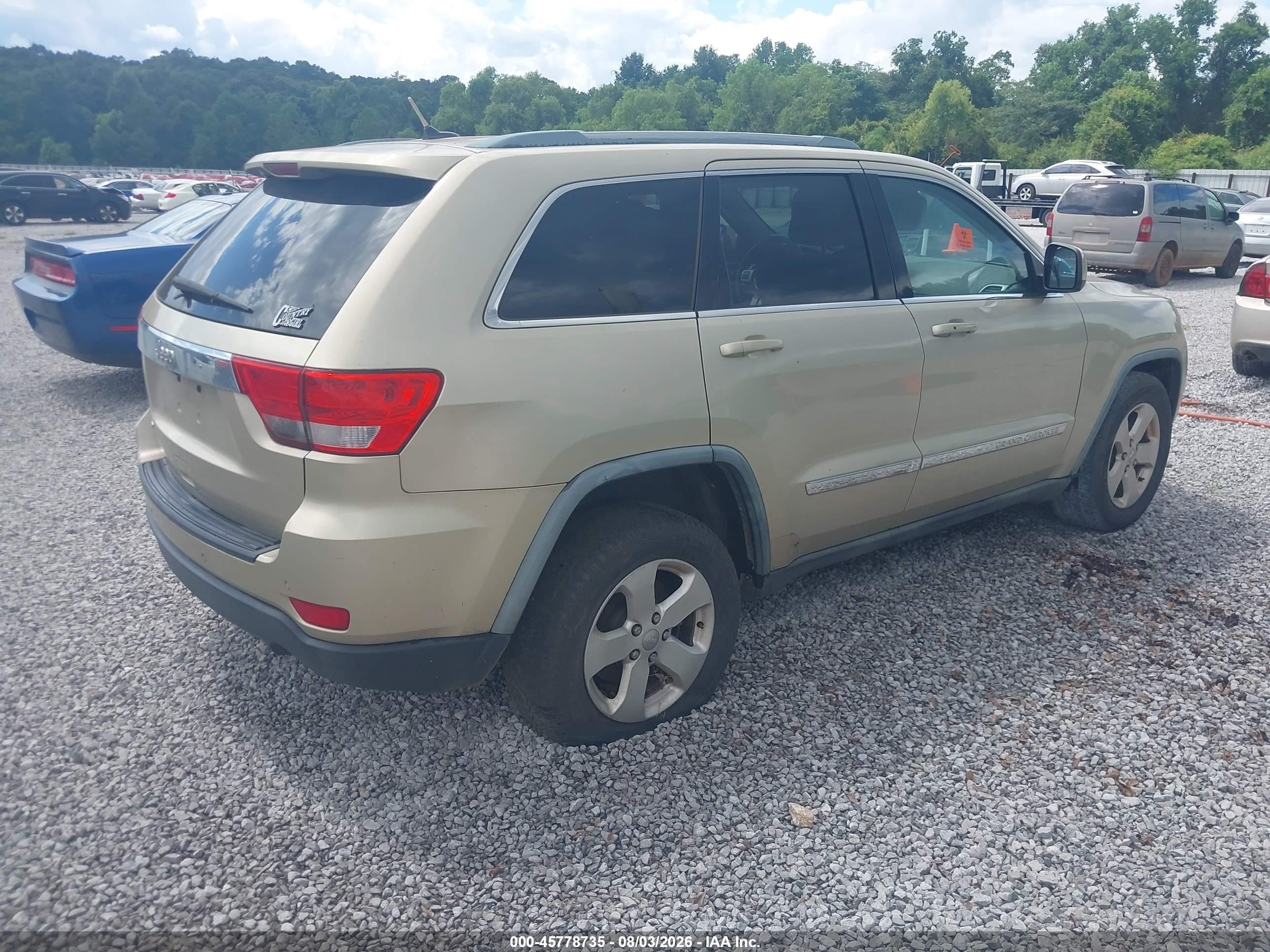 2011 Jeep Grand Cherokee Laredo Бежевый vin: 1J4RS4GT0BC710083