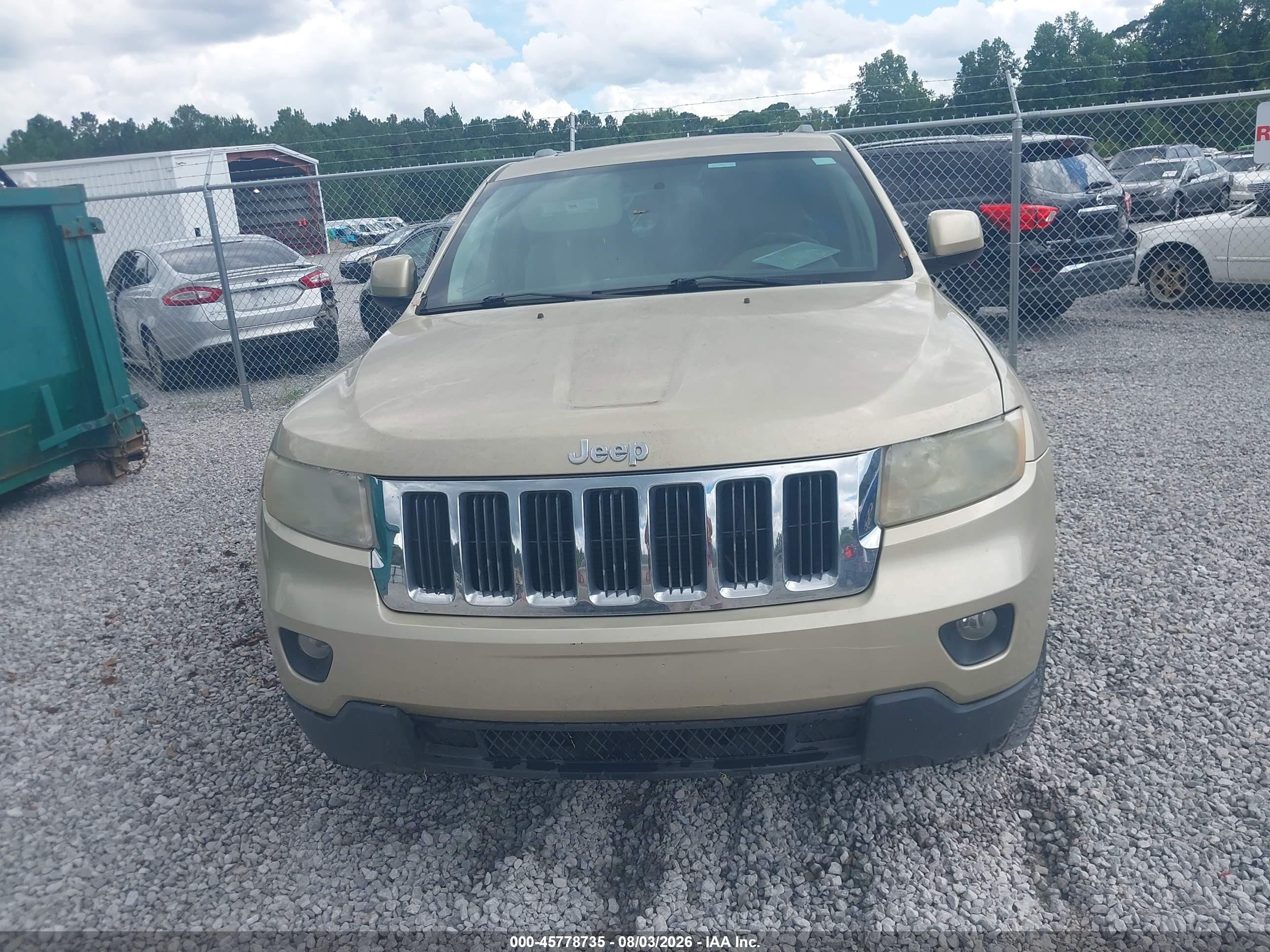 2011 Jeep Grand Cherokee Laredo Бежевый vin: 1J4RS4GT0BC710083