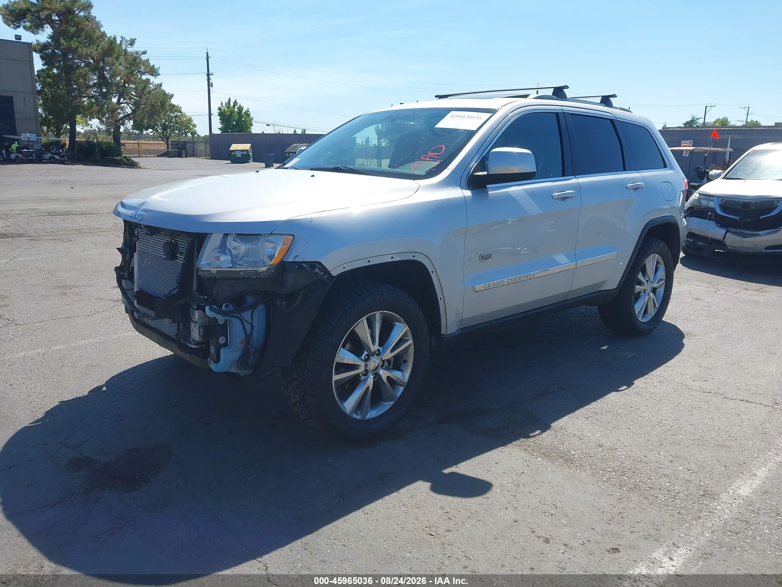 2011 Jeep Grand Cherokee Laredo Silver vin: 1J4RS4GT8BC646746