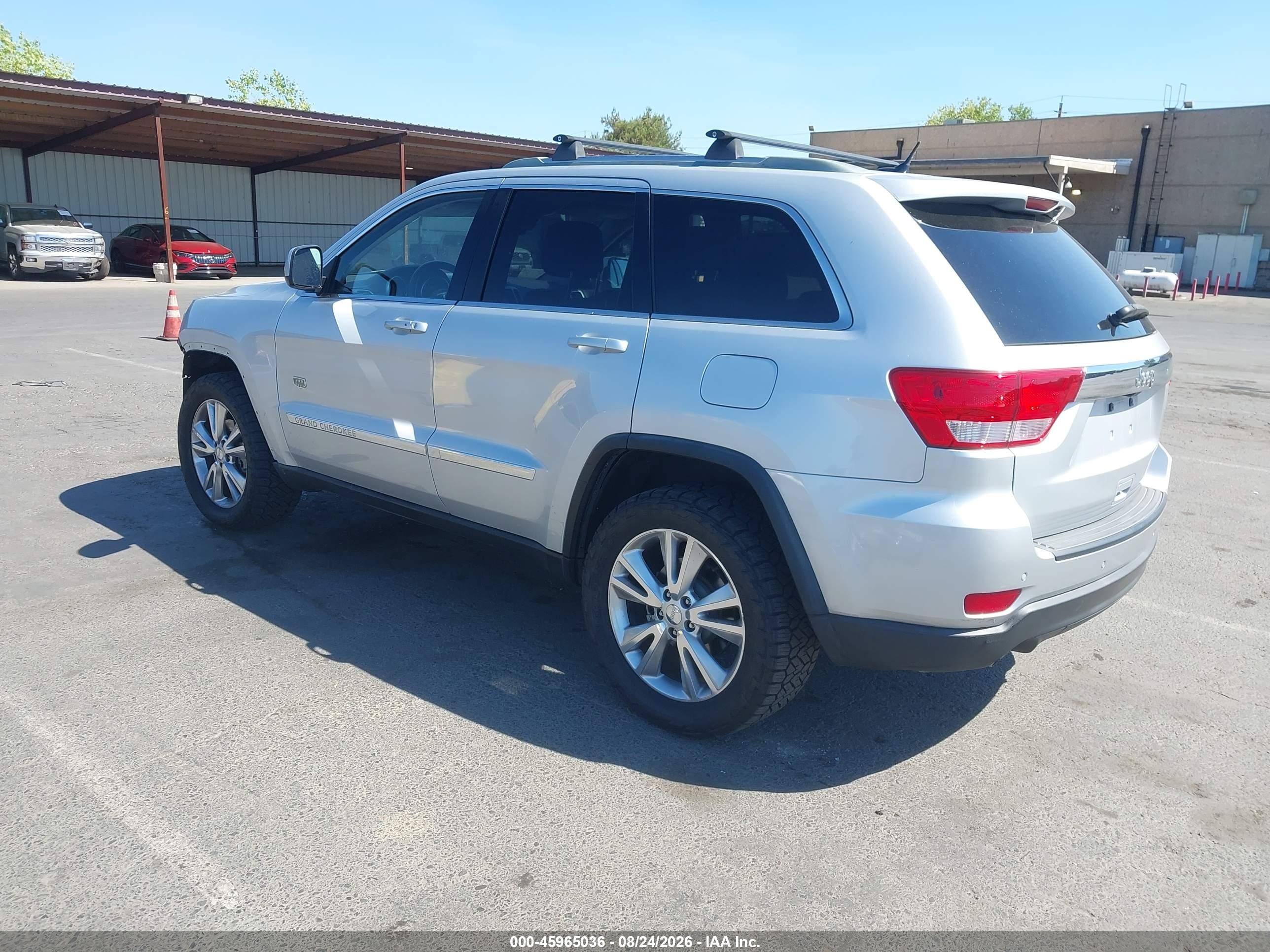 2011 Jeep Grand Cherokee Laredo Silver vin: 1J4RS4GT8BC646746