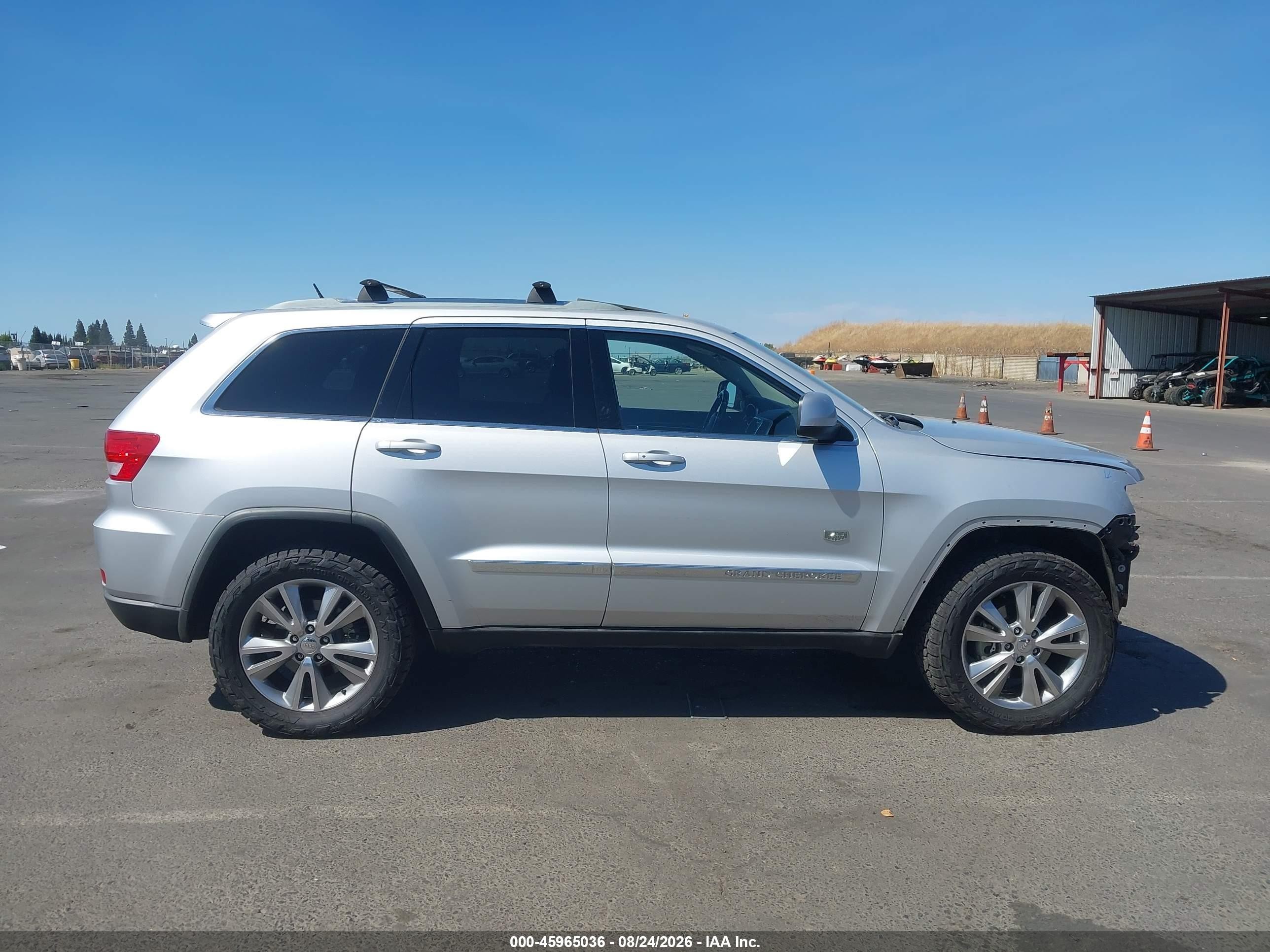 2011 Jeep Grand Cherokee Laredo Silver vin: 1J4RS4GT8BC646746