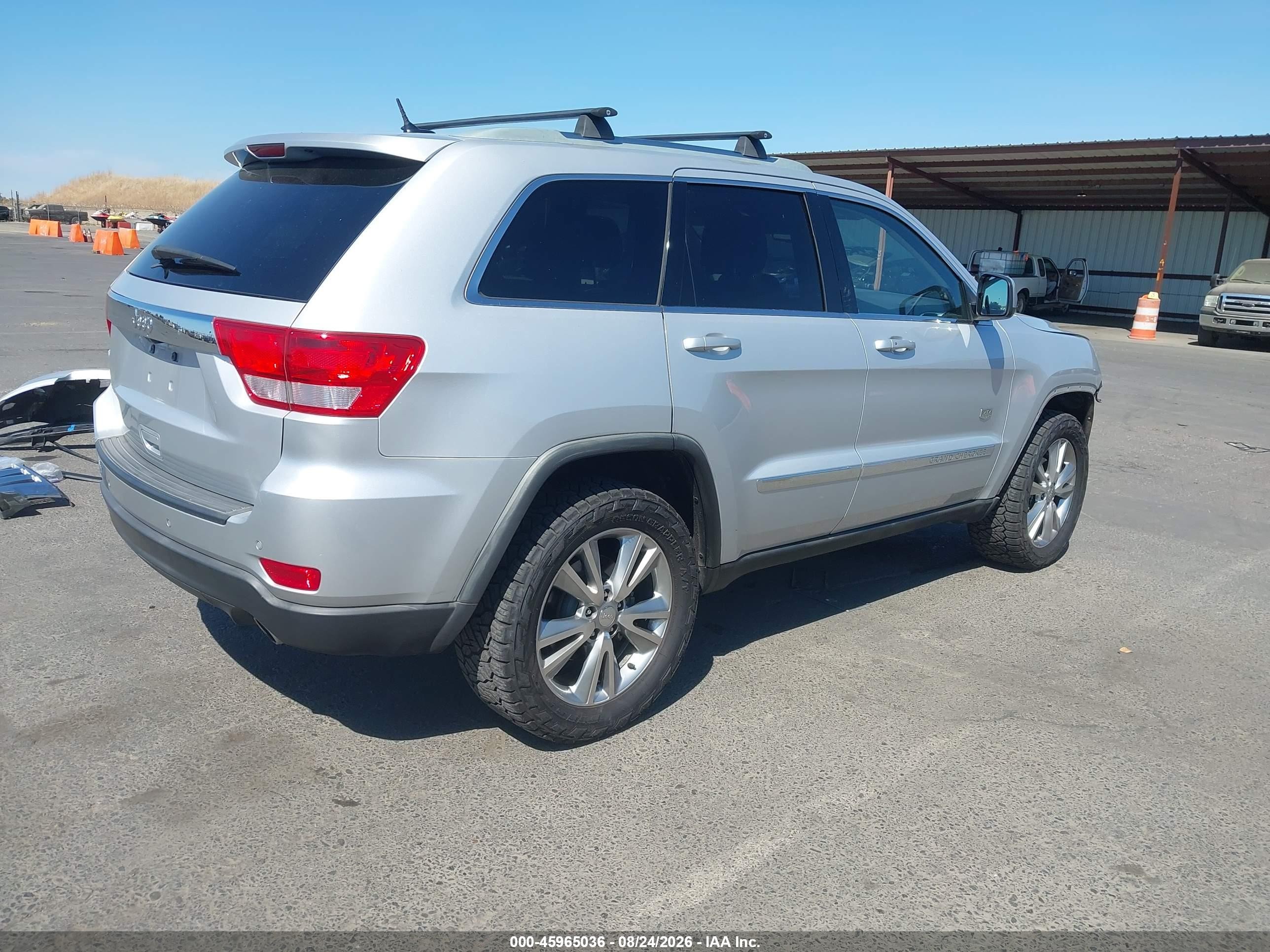 2011 Jeep Grand Cherokee Laredo Silver vin: 1J4RS4GT8BC646746