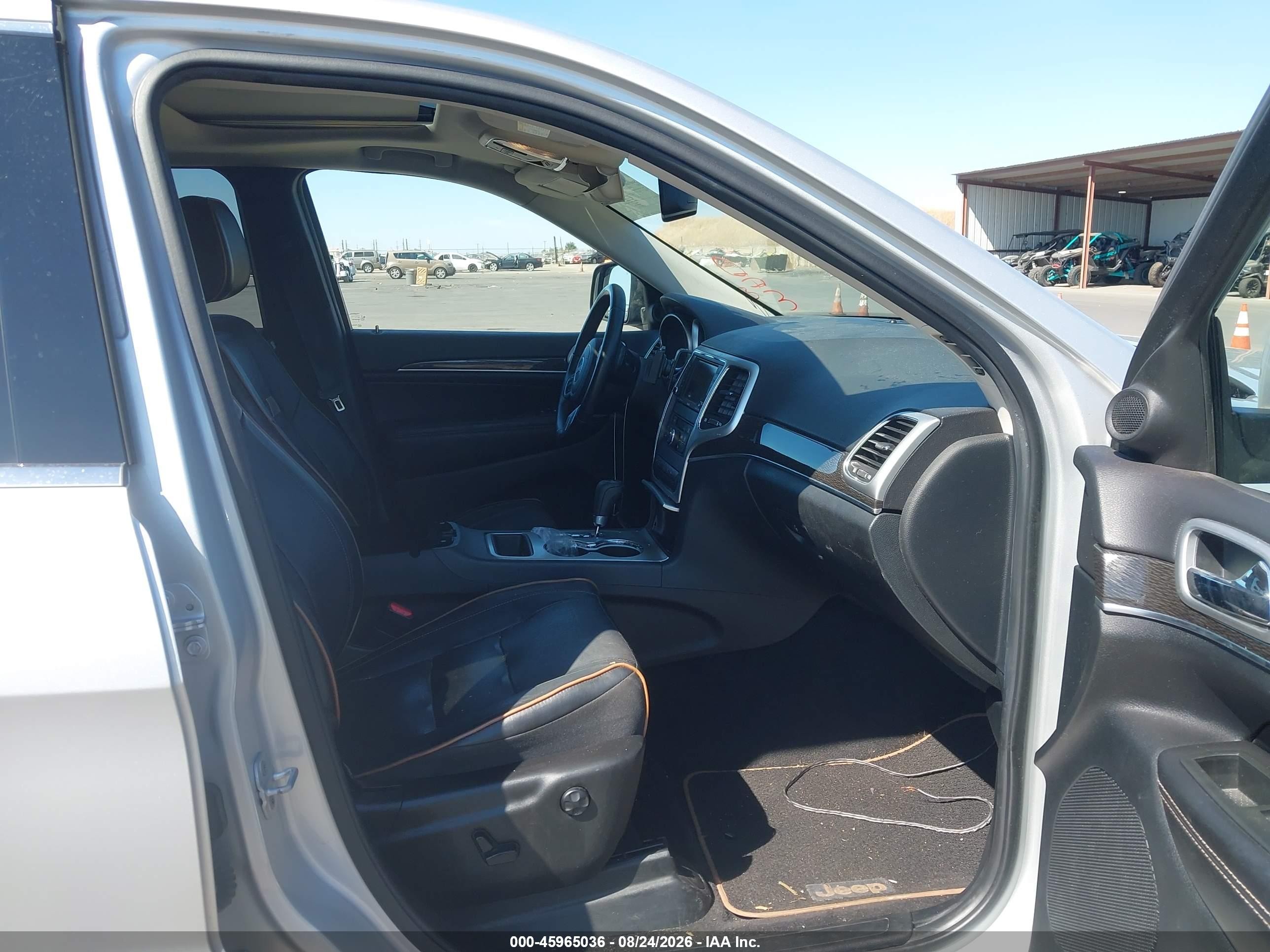 2011 Jeep Grand Cherokee Laredo Silver vin: 1J4RS4GT8BC646746
