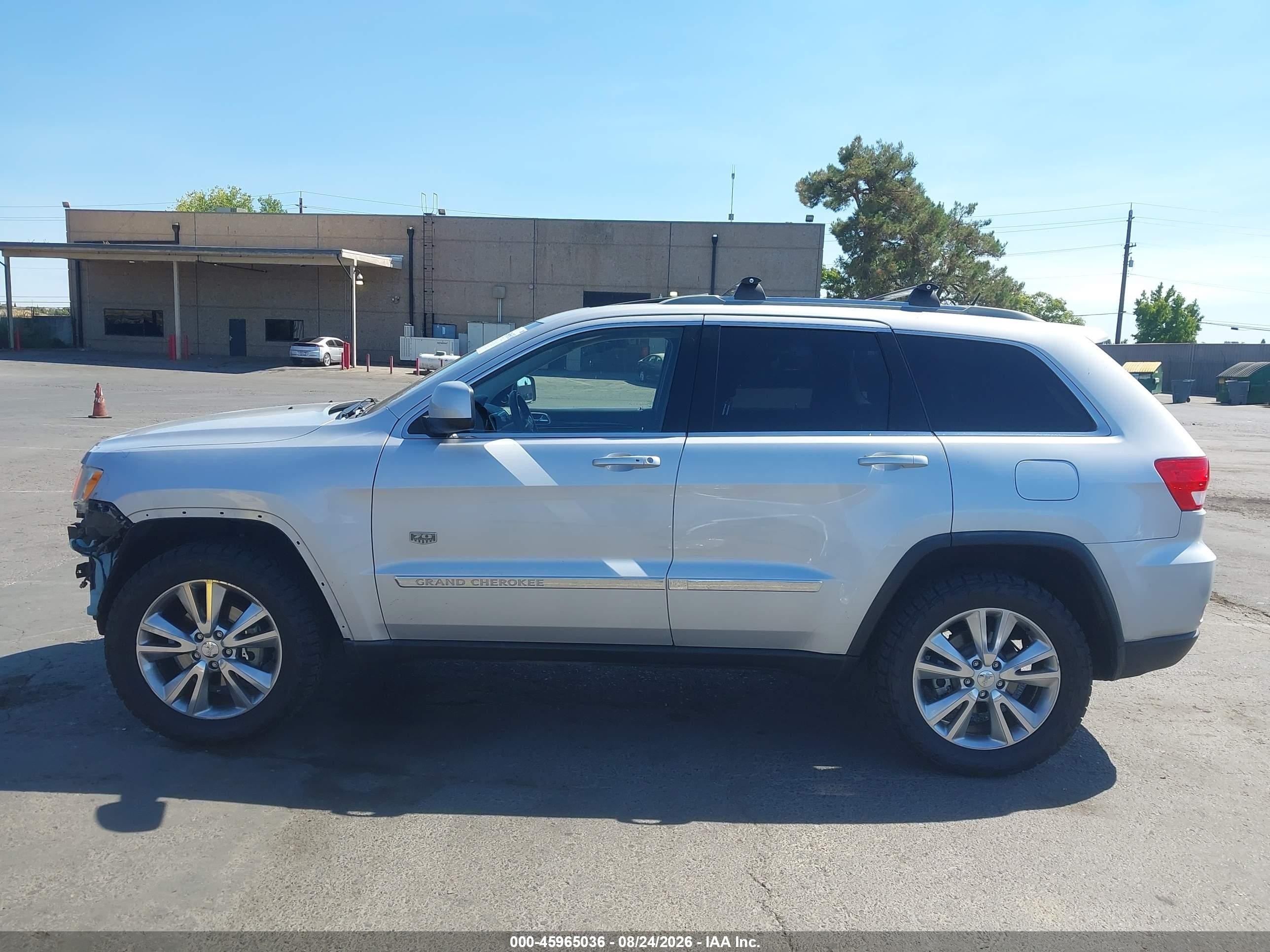 2011 Jeep Grand Cherokee Laredo Silver vin: 1J4RS4GT8BC646746