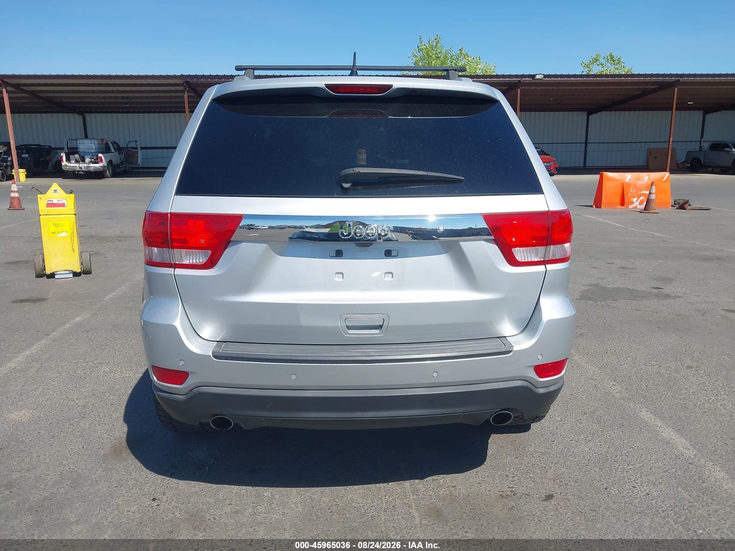 2011 Jeep Grand Cherokee Laredo Silver vin: 1J4RS4GT8BC646746