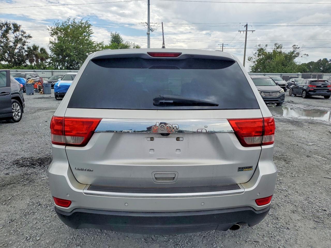 2011 Jeep Grand Cherokee Limited Silver vin: 1J4RS5GG1BC558341