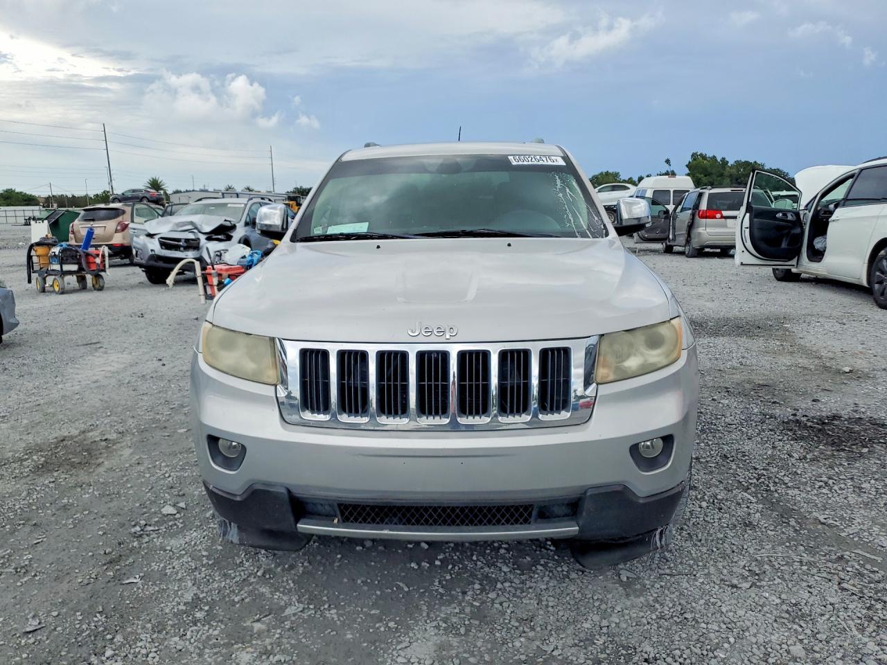2011 Jeep Grand Cherokee Limited Silver vin: 1J4RS5GG1BC558341