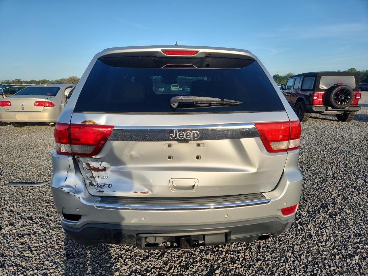 2011 Jeep Grand Cherokee Limited Silver vin: 1J4RS5GG8BC659750