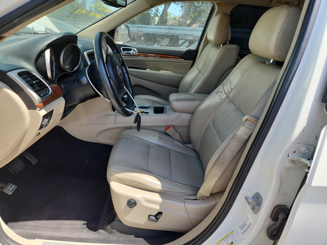 2011 Jeep Grand Cherokee Limited White vin: 1J4RS5GT7BC569275 Damage: Left Front Seat, Worn, Replacement Required