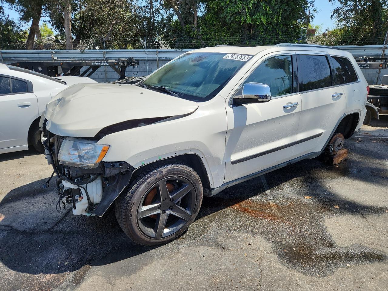 2011 Jeep Grand Cherokee Limited White vin: 1J4RS5GT7BC569275 Damage: Left Front Fender, Misaligned, Repair Required