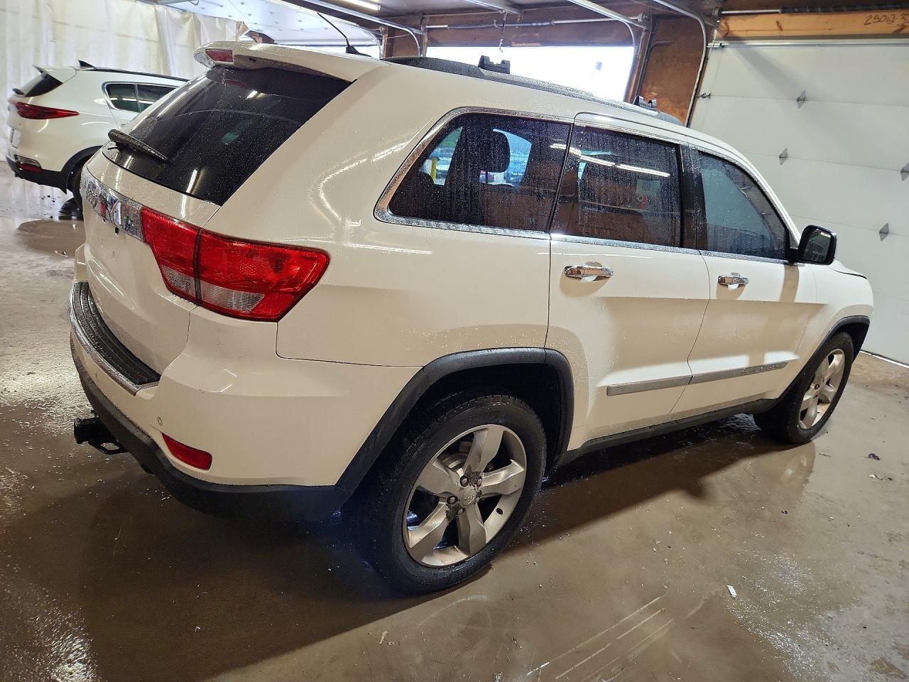 2011 Jeep Grand Cherokee Overland White vin: 1J4RS6GG3BC612454