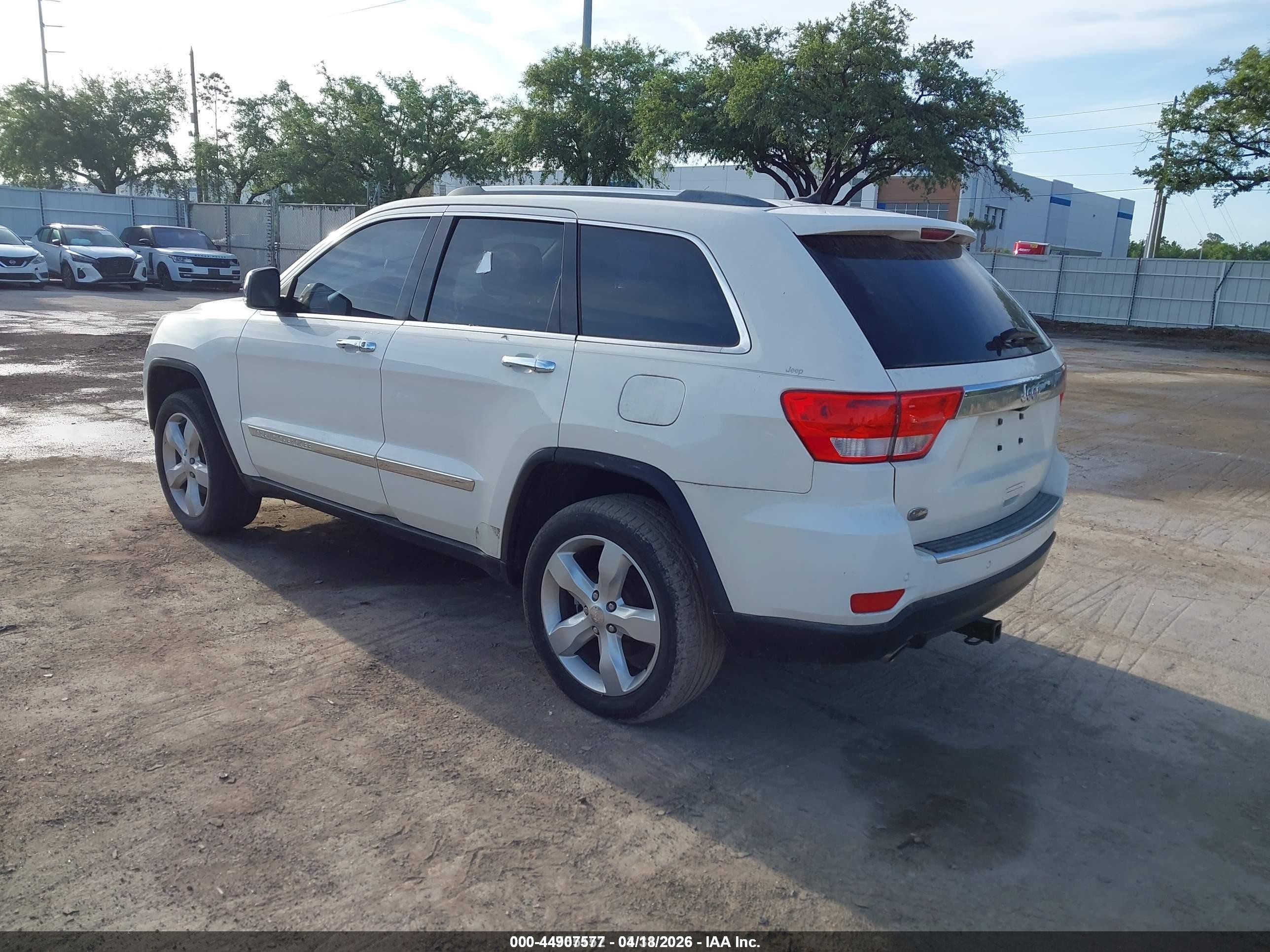 2011 Jeep Grand Cherokee Overland White vin: 1J4RS6GT7BC534015