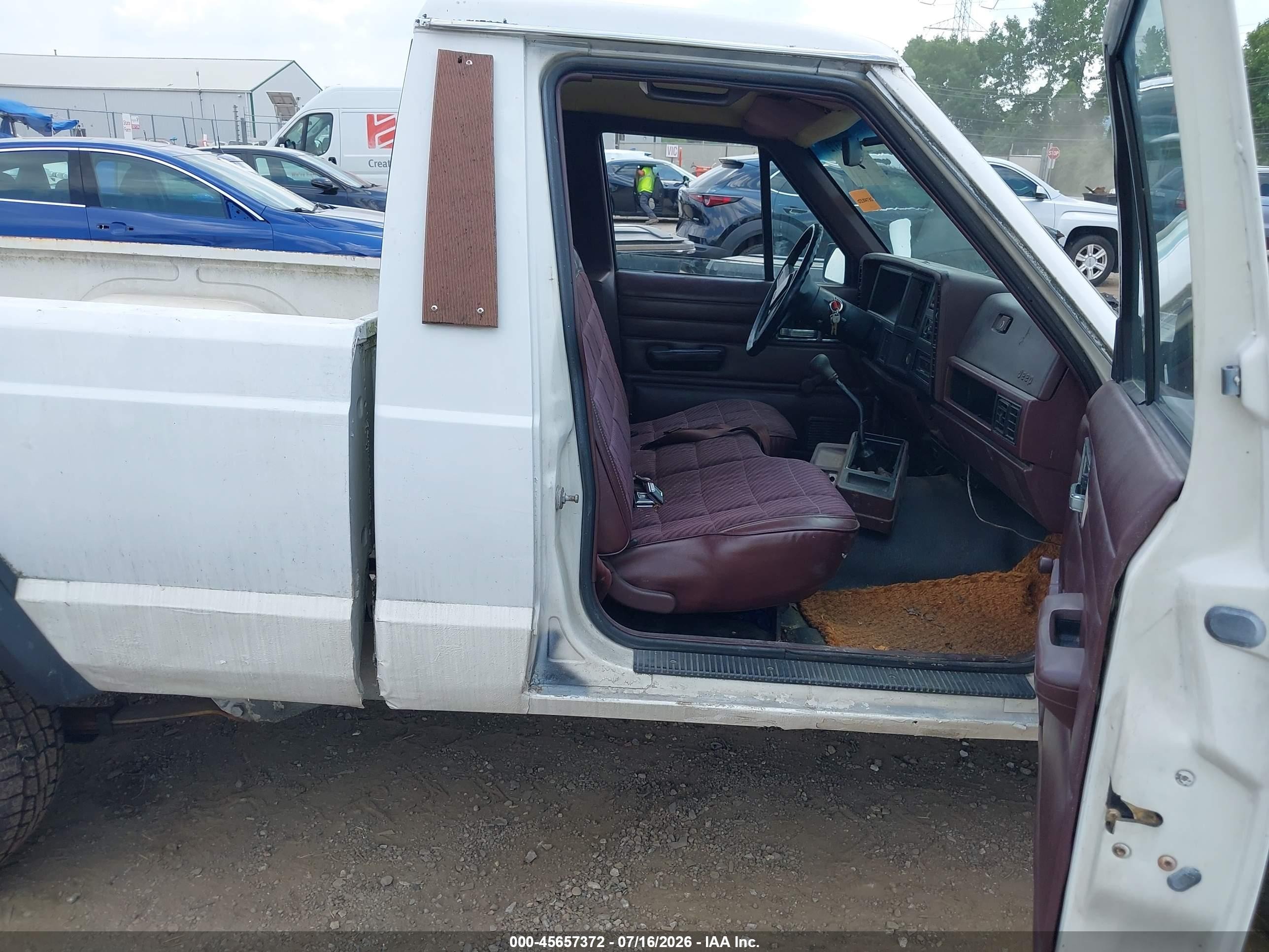 1989 Jeep Comanche   Белый vin: 1J7FT26E6KL545716