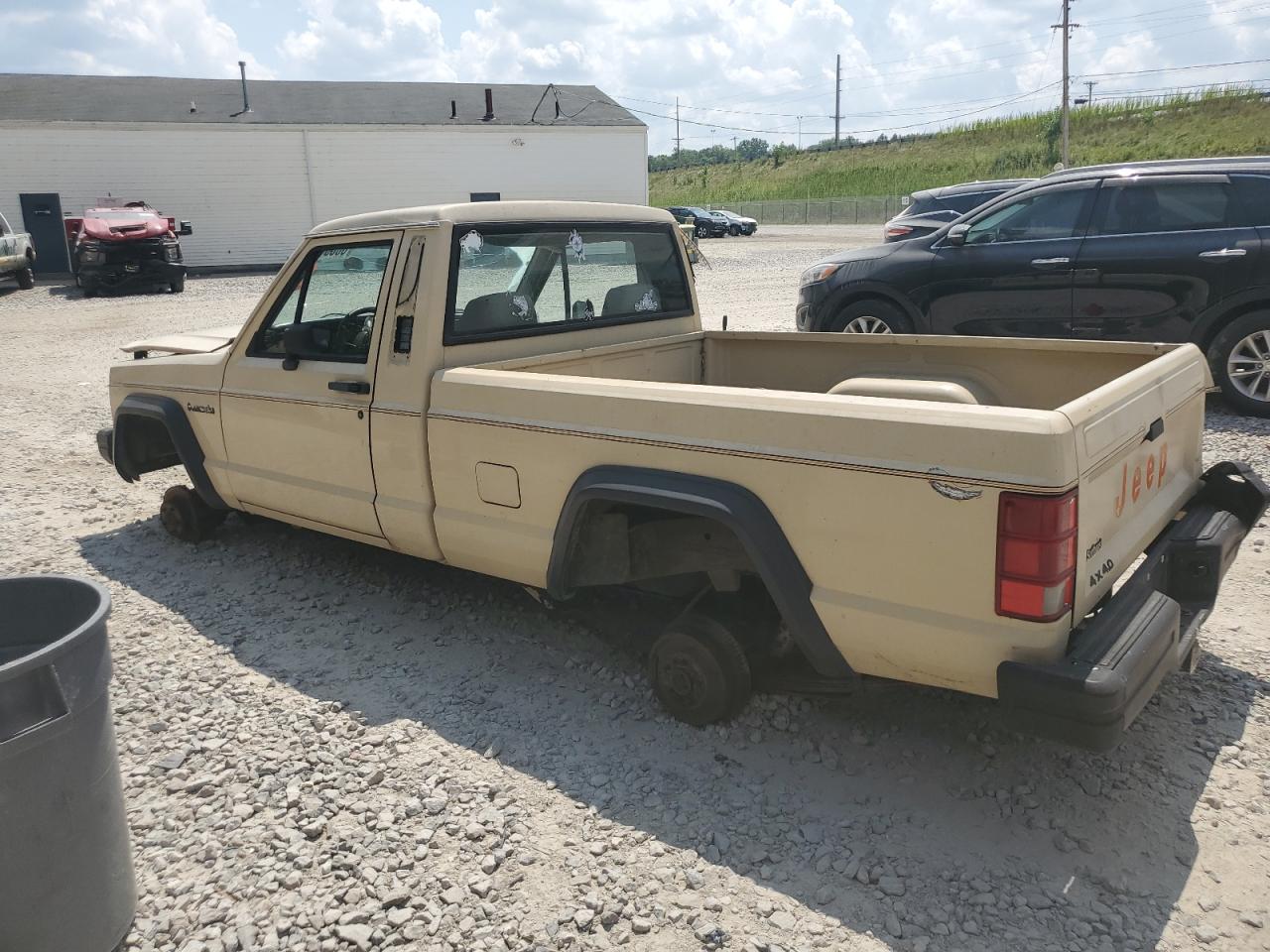 1989 Jeep Comanche    Желто-коричневый vin: 1J7FT26E7KL472842