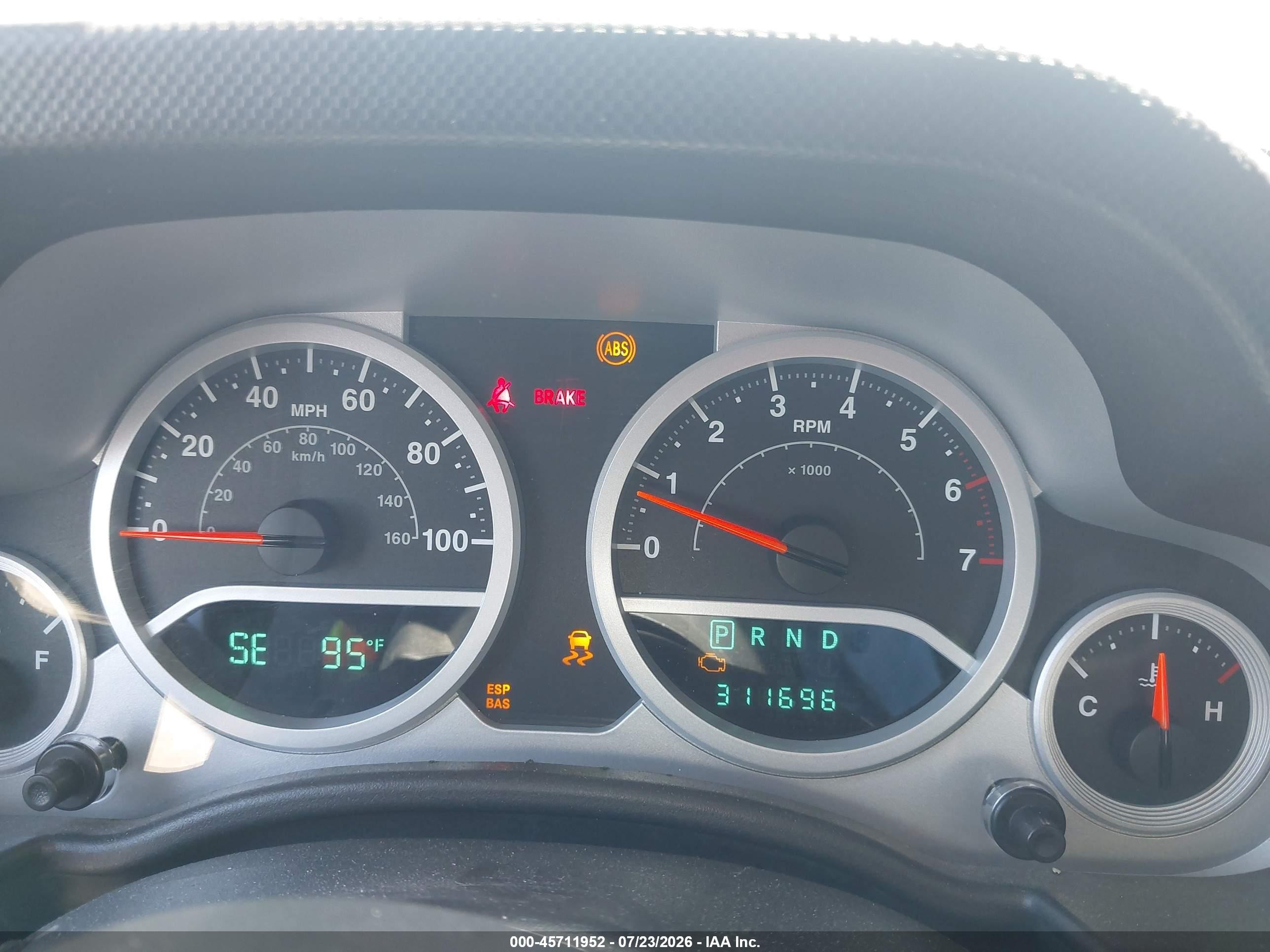 2007 Jeep Wrangler Sahara Maroon vin: 1J8FA54107L213863
