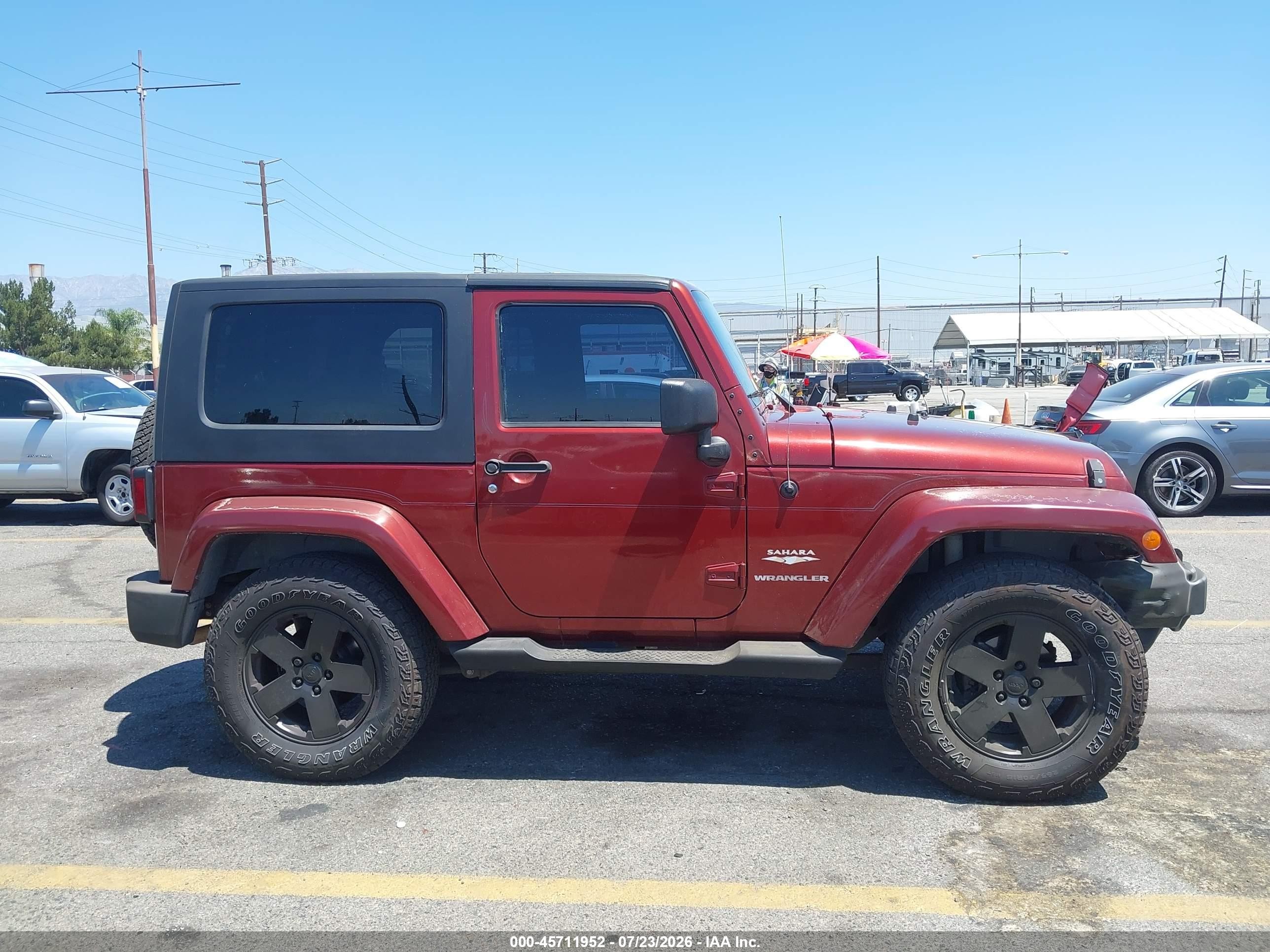 2007 Jeep Wrangler Sahara Maroon vin: 1J8FA54107L213863