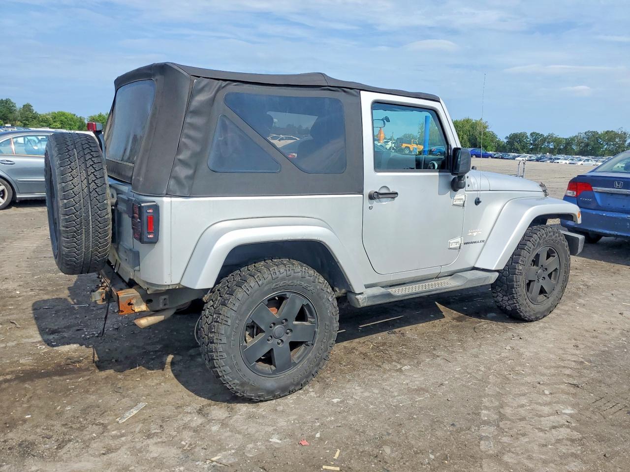 2008 Jeep Wrangler Sahara Silver vin: 1J8FA54198L593139