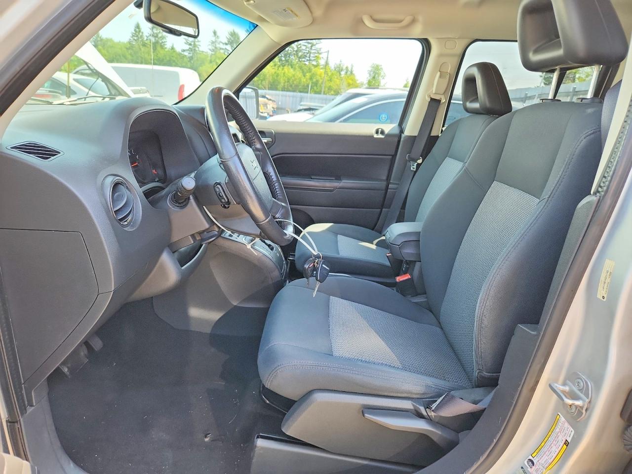 2009 Jeep Patriot Sport Серебряный vin: 1J8FF28B19D201785