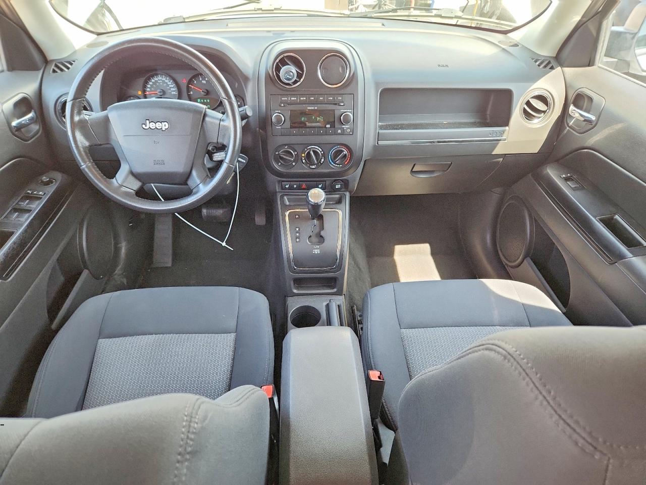 2009 Jeep Patriot Sport Серебряный vin: 1J8FF28B19D201785