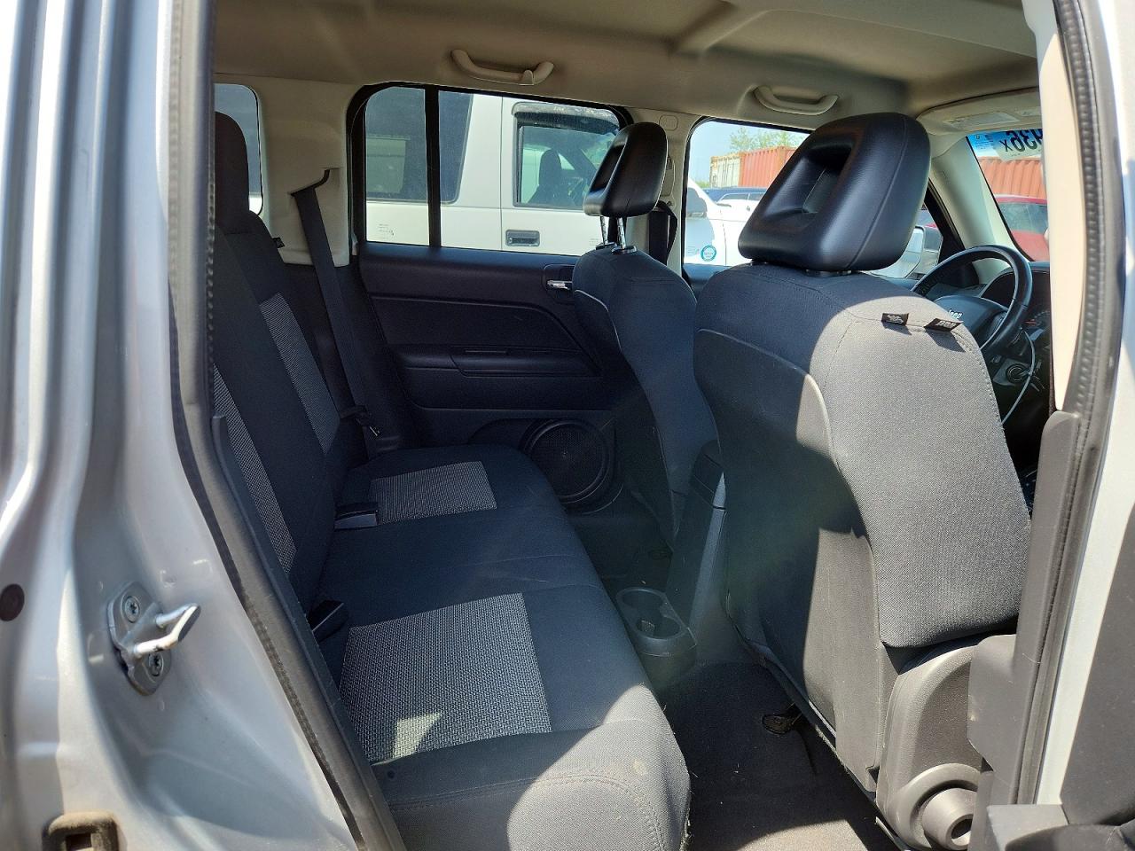 2009 Jeep Patriot Sport Серебряный vin: 1J8FF28B19D201785