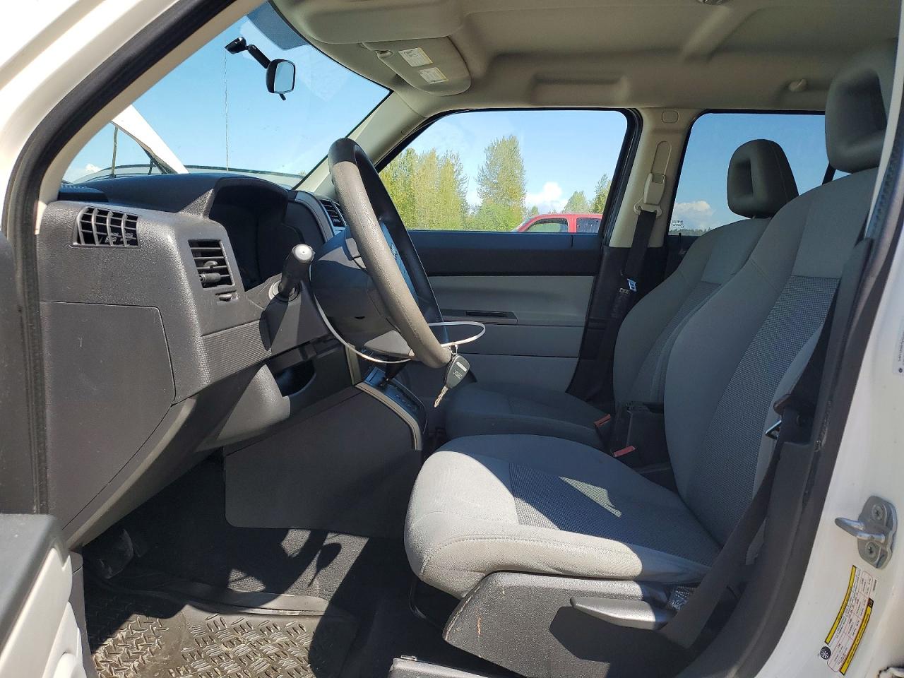 2007 Jeep Patriot Sport White vin: 1J8FF28W07D365268